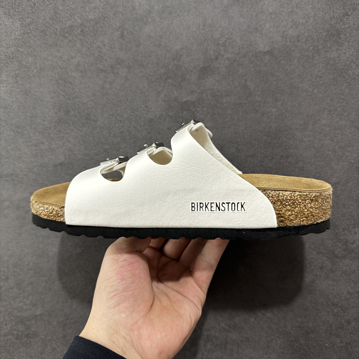 图片[2]-【广东纯原版】博肯 Birkenstock 三字拖鞋 广东原产#德国百年知名鞋履品牌·博肯Birkenstock 勃肯#采用质地柔软牛皮绒面材质#中底搭载缓震软木橡胶 其特有的鞋床设计，贴合脚面穿着舒适 Birkenstock Milano中性软木鞋底经典款式，非常好搭，鞋底结实耐磨，适合夏天。 尺码：35-45(偏大一码)-选品中心