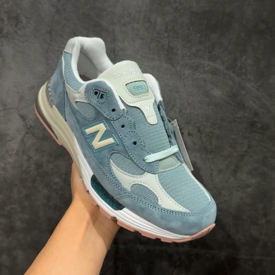  
Kith x New Balance NB992 第一代总统复古慢跑鞋 天蓝 U992KT

原鞋购