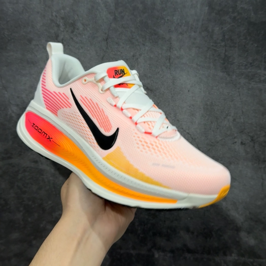  
【XE纯原版】Nike Air Zoom Vomero 18 全新科技运动跑鞋 HM6804-100