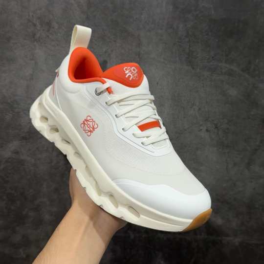 【纯原】ON昂跑 x Loewe 罗意威联名二代系列原版开发 原材料打造 还原真实脚感鞋底非常软弹 跑步