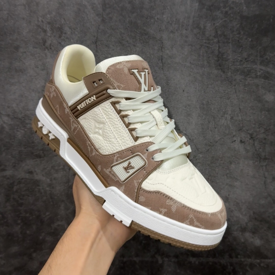 【纯原】 现货当天可取LV Trainer系列高奢运动鞋 白咖啡白粽牛仔新款芯片顶级 潮人必备单品同步Z