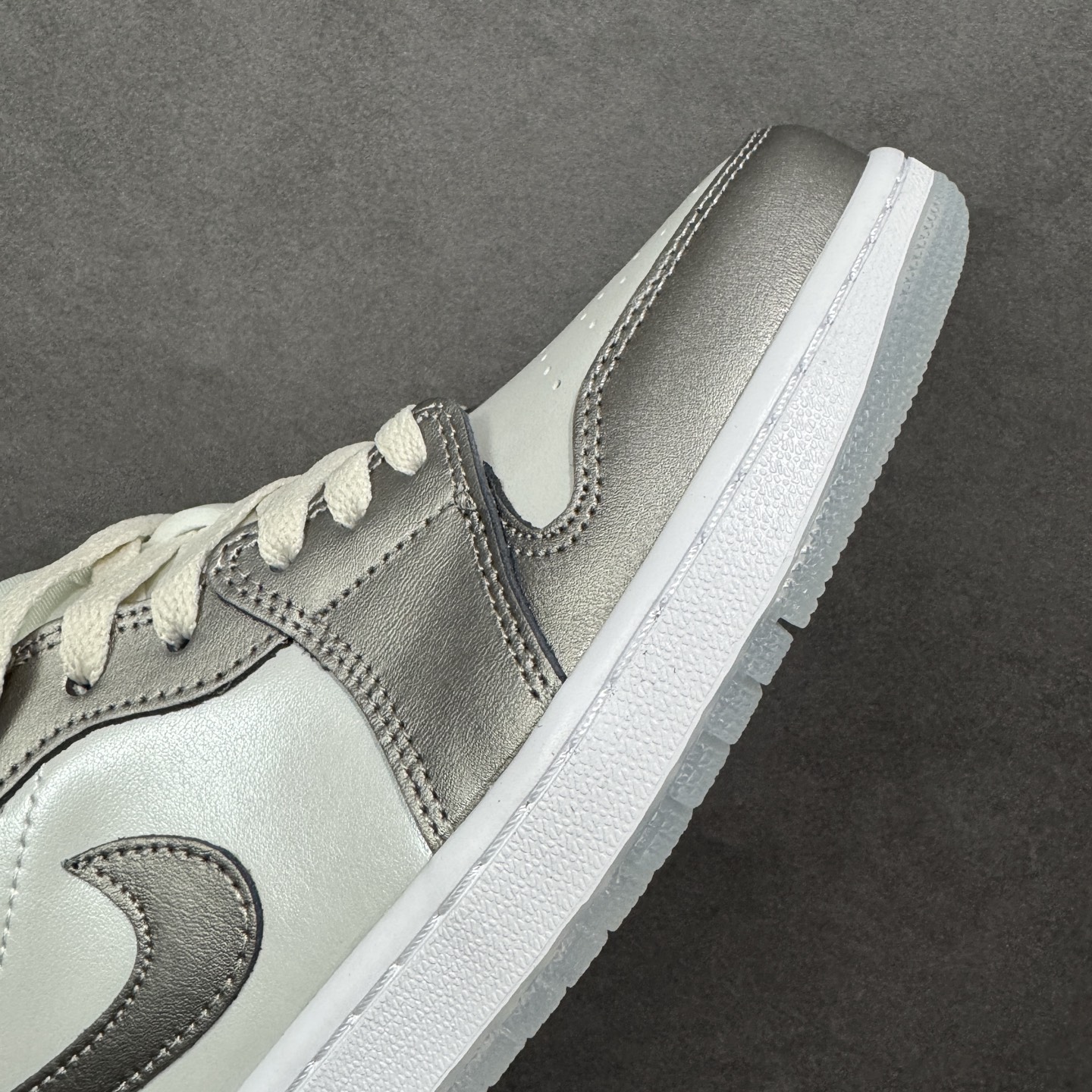 图片[5]-【K版纯原】Air Jordan AJ1 Low 低帮 HV4398-014 全新流水线出品 市场第二梯队最强版 全部原鞋开发 原楦原纸板开发 全鞋电脑针车 原厂内置全掌气垫 原盒内在原标 唯一Zp原版鞋带绑法 免检产品 全新2022版型 全头层皮料 完美零毛边处理 原厂配置全掌气垫 价格定位良心 新配色陆续出货 尺码：36-46-选品中心