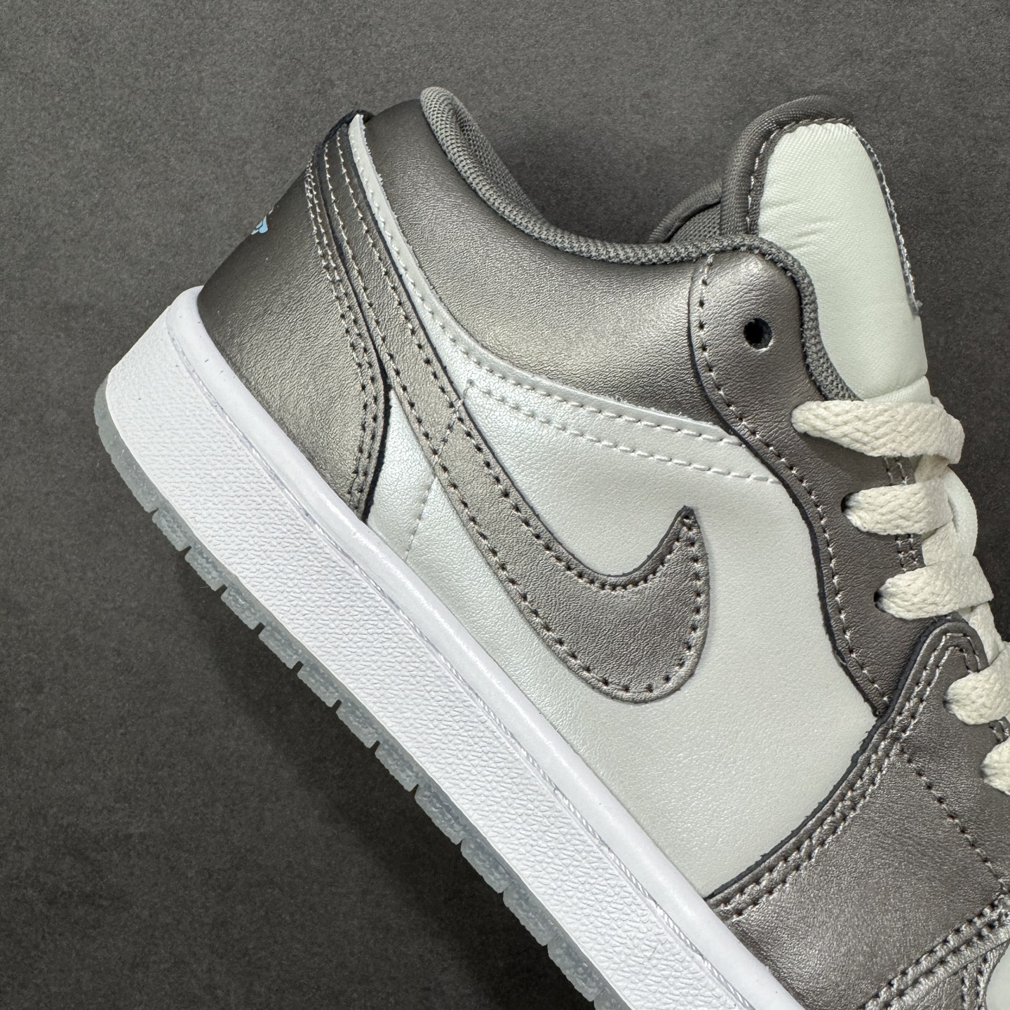 图片[6]-【K版纯原】Air Jordan AJ1 Low 低帮 HV4398-014 全新流水线出品 市场第二梯队最强版 全部原鞋开发 原楦原纸板开发 全鞋电脑针车 原厂内置全掌气垫 原盒内在原标 唯一Zp原版鞋带绑法 免检产品 全新2022版型 全头层皮料 完美零毛边处理 原厂配置全掌气垫 价格定位良心 新配色陆续出货 尺码：36-46-选品中心