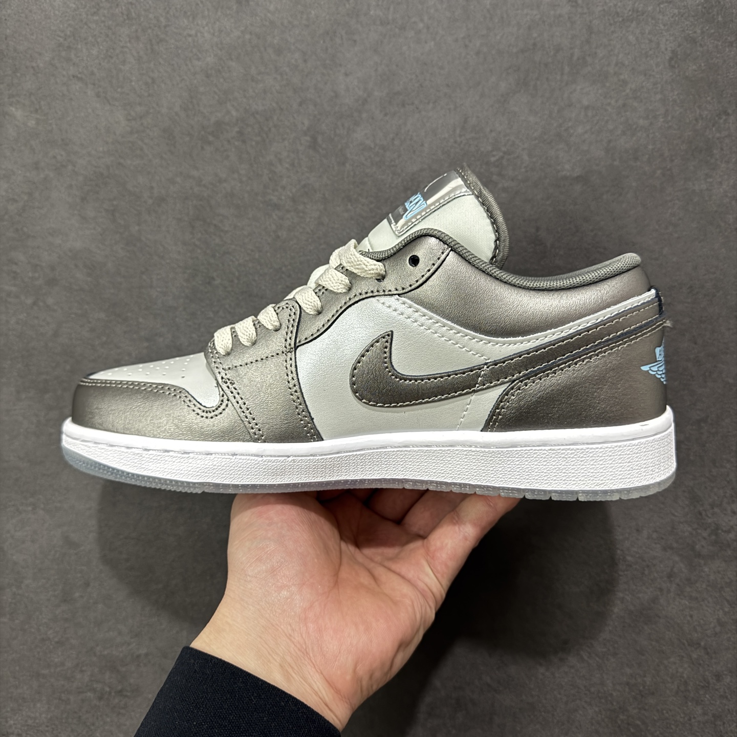 图片[2]-【K版纯原】Air Jordan AJ1 Low 低帮 HV4398-014 全新流水线出品 市场第二梯队最强版 全部原鞋开发 原楦原纸板开发 全鞋电脑针车 原厂内置全掌气垫 原盒内在原标 唯一Zp原版鞋带绑法 免检产品 全新2022版型 全头层皮料 完美零毛边处理 原厂配置全掌气垫 价格定位良心 新配色陆续出货 尺码：36-46-选品中心
