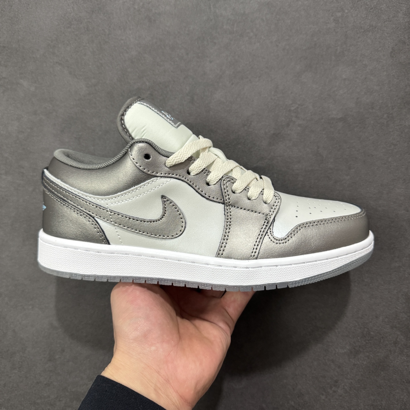 【K版纯原】Air Jordan AJ1 Low 低帮 HV4398-014 全新流水线出品 市场第二梯队最强版 全部原鞋开发 原楦原纸板开发 全鞋电脑针车 原厂内置全掌气垫 原盒内在原标 唯一Zp原版鞋带绑法 免检产品 全新2022版型 全头层皮料 完美零毛边处理 原厂配置全掌气垫 价格定位良心 新配色陆续出货 尺码：36-46-选品中心