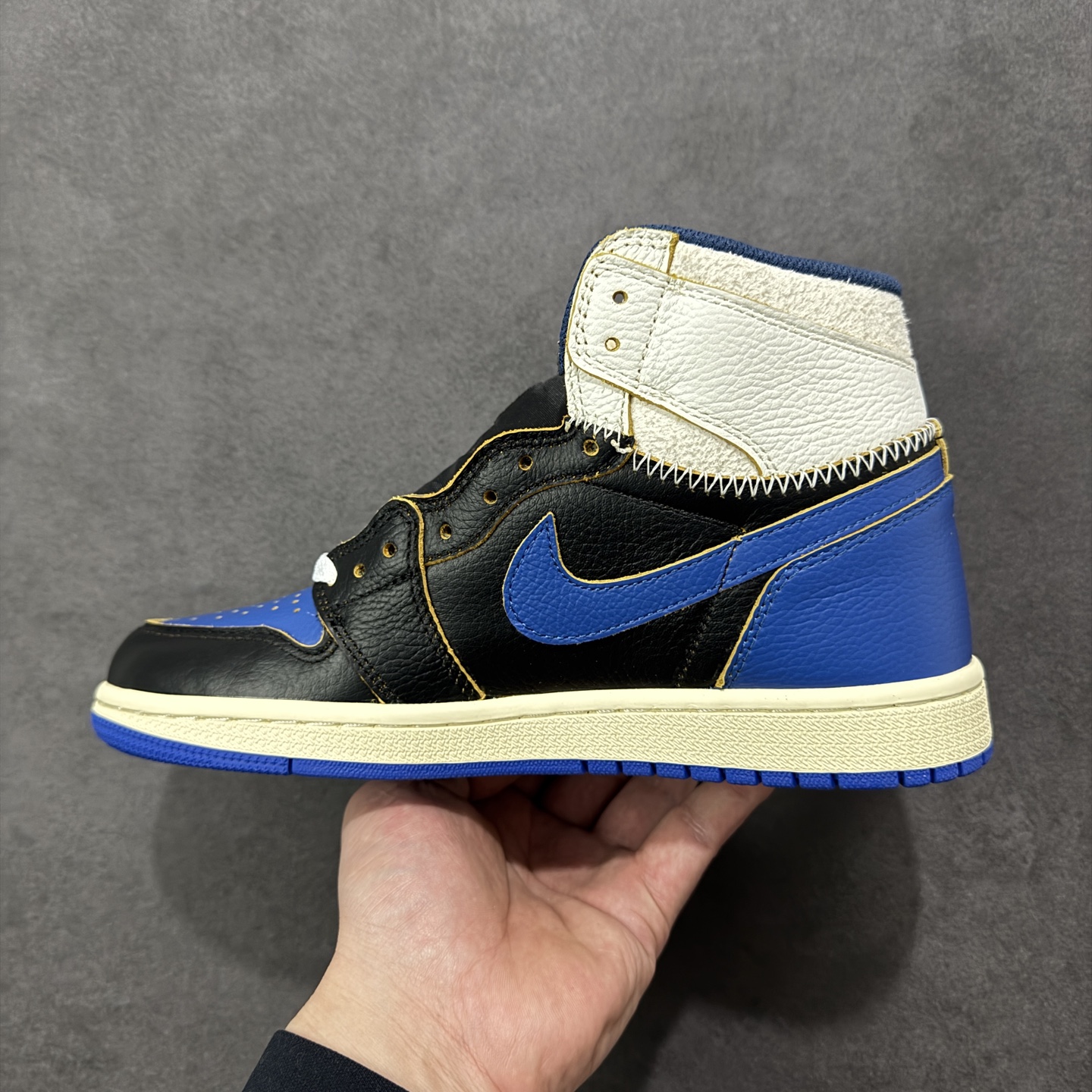 图片[2]-【公司级头层版】Air Jordan 1 High OG 高帮 AJ1 乔丹1代 aj1 乔1 高邦 金人吊牌 乔丹篮球鞋系列IO7847-001 采用正确头层皮组合荔枝纹头层皮革鞋面材质 中底注胶孔及缜密中底拉帮工艺 内置气垫及耐磨橡胶大底 尺码：36-47带半码-选品中心