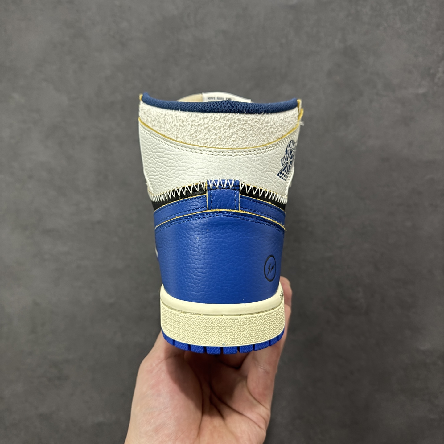 图片[4]-【公司级头层版】Air Jordan 1 High OG 高帮 AJ1 乔丹1代 aj1 乔1 高邦 金人吊牌 乔丹篮球鞋系列IO7847-001 采用正确头层皮组合荔枝纹头层皮革鞋面材质 中底注胶孔及缜密中底拉帮工艺 内置气垫及耐磨橡胶大底 尺码：36-47带半码-选品中心