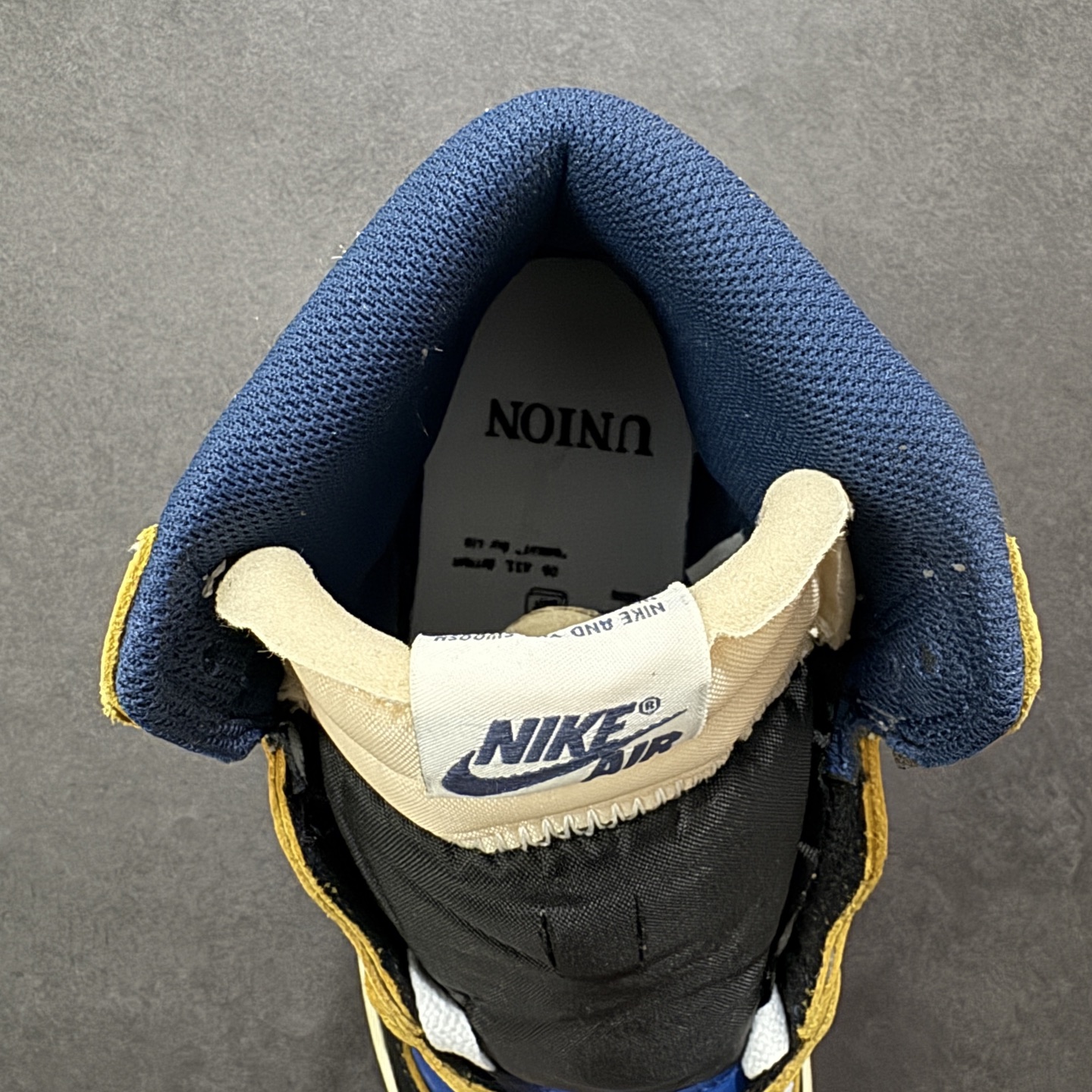 图片[7]-【公司级头层版】Air Jordan 1 High OG 高帮 AJ1 乔丹1代 aj1 乔1 高邦 金人吊牌 乔丹篮球鞋系列IO7847-001 采用正确头层皮组合荔枝纹头层皮革鞋面材质 中底注胶孔及缜密中底拉帮工艺 内置气垫及耐磨橡胶大底 尺码：36-47带半码-选品中心