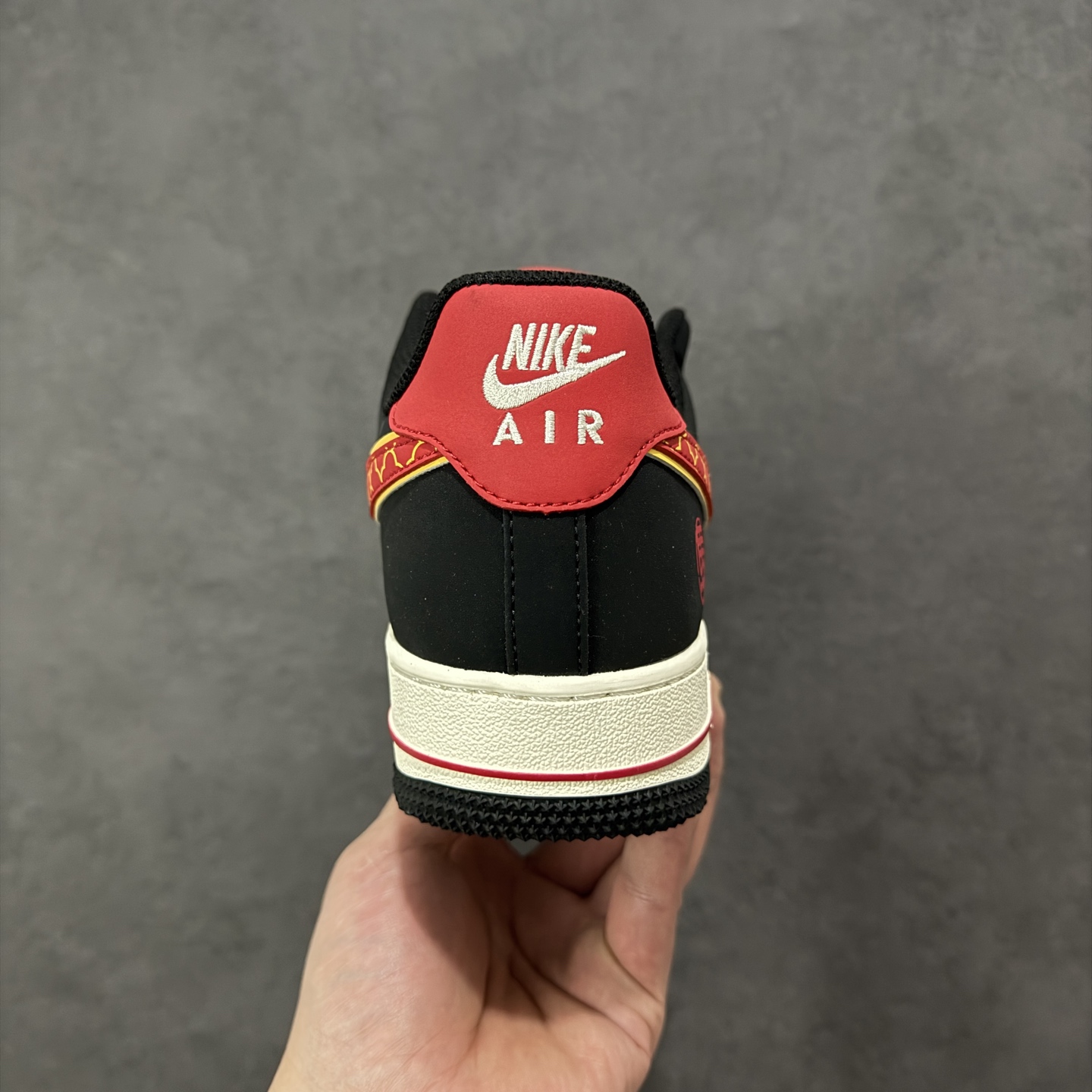 图片[4]-【定制版】NIke Air Force 1\’07 Low 马年限定 汗血宝马 空军一号低帮休闲板鞋  #原楦头原纸板 原装鞋盒 定制五金配件 内置全掌气垫 原厂鞋底 货号：HT5088-612  尺码：36 36.5 37.5 38 38.5 39 40 40.5 41 42 42.5 43 44 44.5 45-选品中心