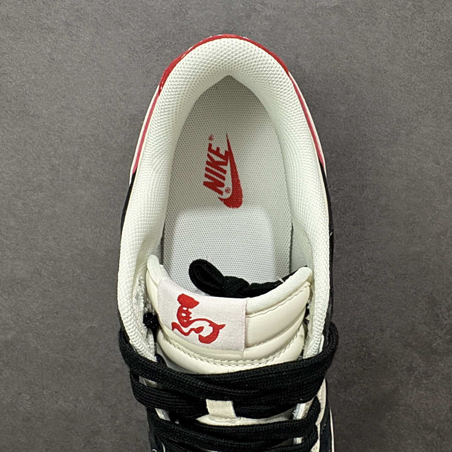 图片[7]-【定制版】Nike SB Dunk Low“ 马年限定—好运金马” 周年高端定制 低帮休闲板鞋 定制鞋盒 大厂纯原品质出货 超高清洁度 皮料切割干净无任何毛边 细节完美 货号：FC1688-259 尺码：36 36.5 37.5 38 38.5 39 40 40.5 41 42 42.5 43 44 44.5 45 编码：HXSB330340-选品中心