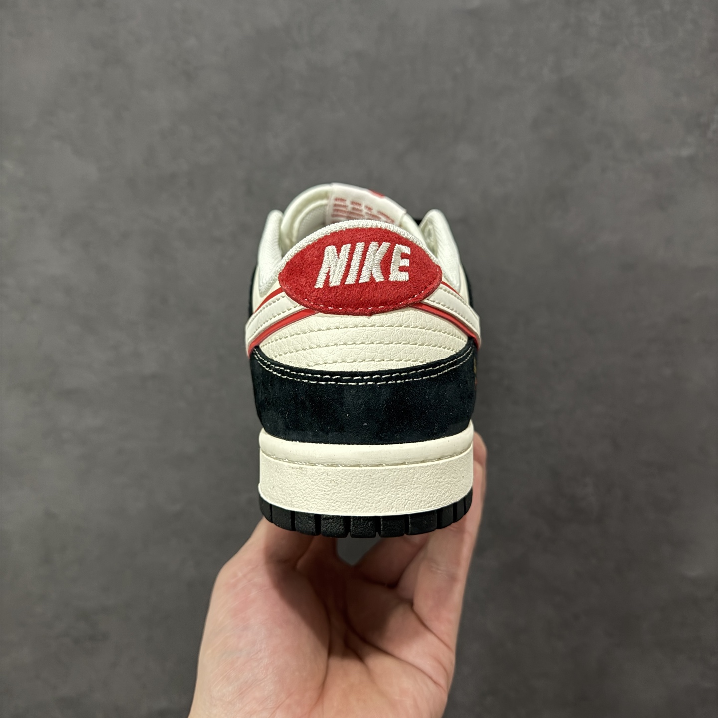 图片[4]-【定制版】Nike SB Dunk Low“ 马年限定—好运金马” 周年高端定制 低帮休闲板鞋 定制鞋盒 大厂纯原品质出货 超高清洁度 皮料切割干净无任何毛边 细节完美 货号：FC1688-259 尺码：36 36.5 37.5 38 38.5 39 40 40.5 41 42 42.5 43 44 44.5 45 编码：HXSB330340-选品中心