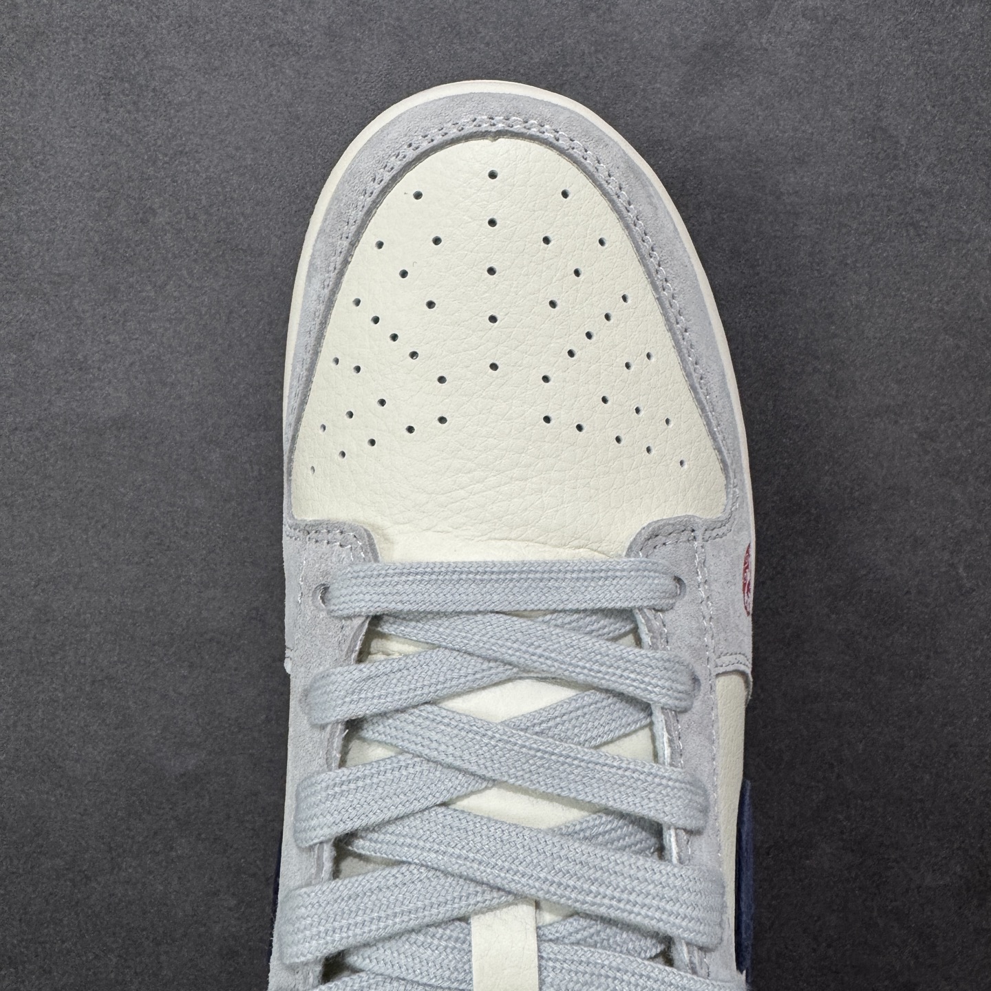 图片[8]-【定制版】Nike SB Dunk Low 马年限定 米黑猪八革 周年高端定制 低帮休闲板鞋 FC1688-255  #定制鞋盒 大厂纯原品质出货 超高清洁度 皮料切割干净无任何毛边 细节完美  尺码：36 36.5 37.5 38 38.5 39 40 40.5 41 42 42.5 43 44 44.5 45 编码：HXSB330340-选品中心