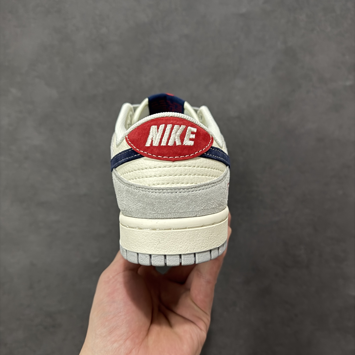 图片[4]-【定制版】Nike SB Dunk Low 马年限定 米黑猪八革 周年高端定制 低帮休闲板鞋 FC1688-255  #定制鞋盒 大厂纯原品质出货 超高清洁度 皮料切割干净无任何毛边 细节完美  尺码：36 36.5 37.5 38 38.5 39 40 40.5 41 42 42.5 43 44 44.5 45 编码：HXSB330340-选品中心