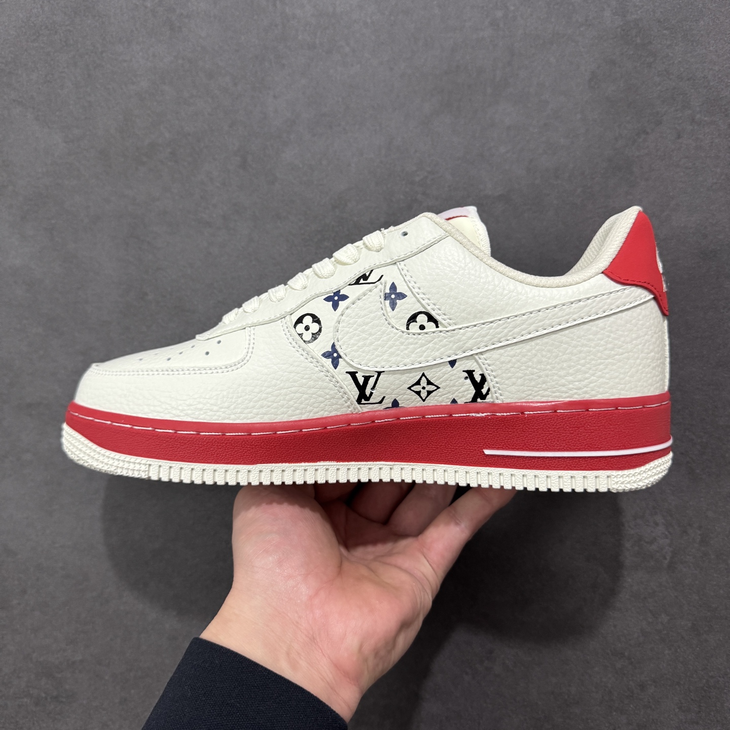 图片[2]-【定制版】Nike Air Force 1\’07 Low LV联名 白嫣红 空军一号低帮休闲板鞋 BQ4212-100  #原楦头原纸板 高端定制鞋盒 原厂鞋底 超高清洁度 细节完美  尺码：36 36.5 37.5 38 38.5 39 40 40.5 41 42 42.5 43 44 44.5 45 编码：HXSB310320-选品中心
