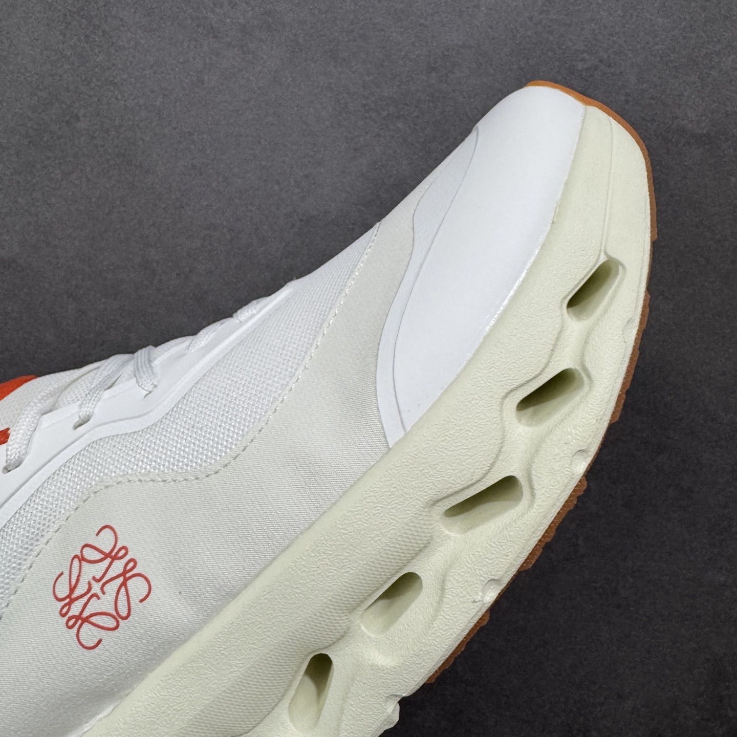 图片[5]-【公司级】On昂跑 LOEWE 系列低帮轻量舒适多功能休闲运动鞋 采用工程飞织网布组合再生聚酯纤维鞋面材质搭载独家隐藏速度中板 镂空CloudTec科技 泡棉缓震中底 黑科技跑出圈的时尚运动新宠 货号：3ME10691562 尺码：36-47带半码 编码：XSB220230-选品中心