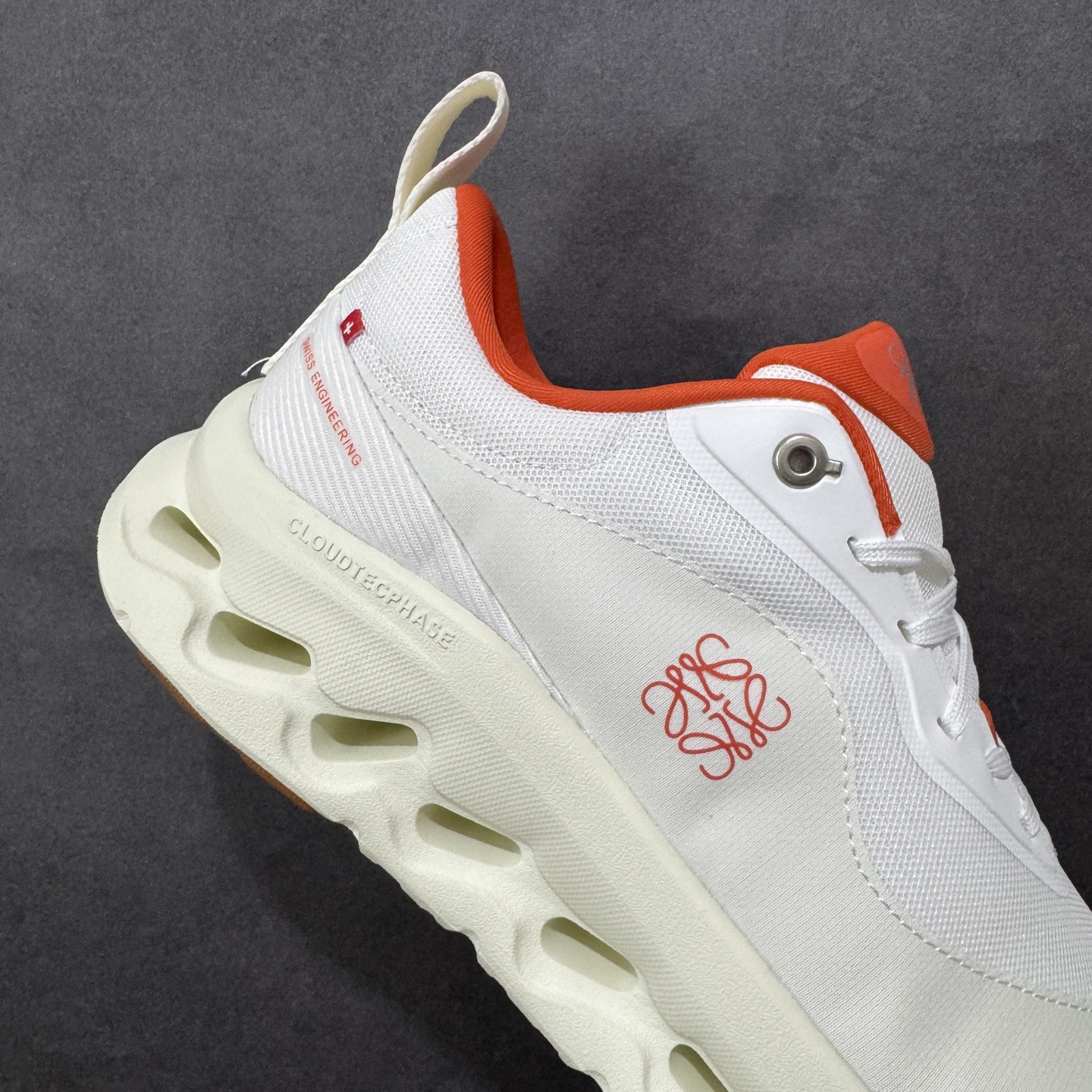 图片[6]-【公司级】On昂跑 LOEWE 系列低帮轻量舒适多功能休闲运动鞋 采用工程飞织网布组合再生聚酯纤维鞋面材质搭载独家隐藏速度中板 镂空CloudTec科技 泡棉缓震中底 黑科技跑出圈的时尚运动新宠 货号：3ME10691562 尺码：36-47带半码 编码：XSB220230-选品中心