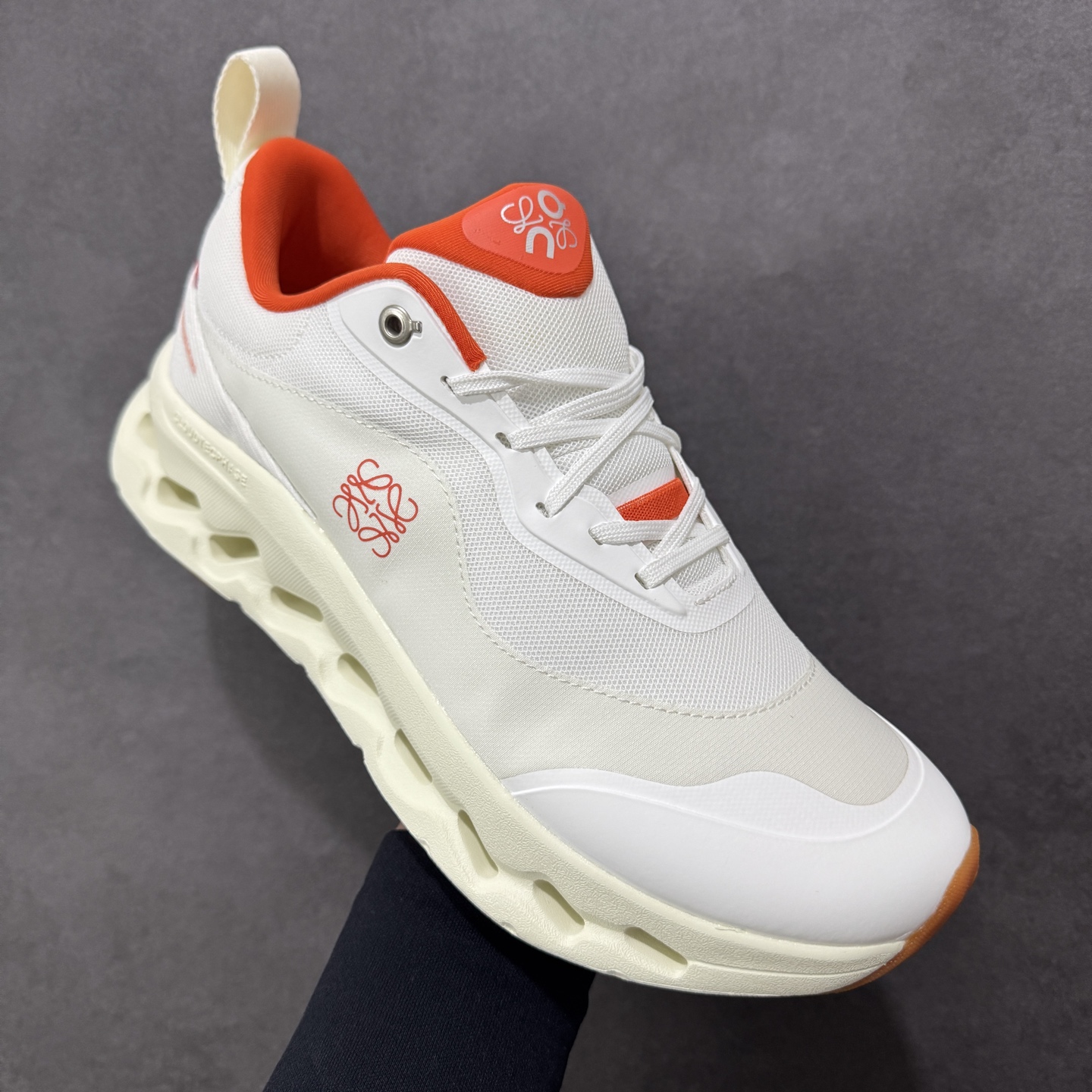 图片[3]-【公司级】On昂跑 LOEWE 系列低帮轻量舒适多功能休闲运动鞋 采用工程飞织网布组合再生聚酯纤维鞋面材质搭载独家隐藏速度中板 镂空CloudTec科技 泡棉缓震中底 黑科技跑出圈的时尚运动新宠 货号：3ME10691562 尺码：36-47带半码 编码：XSB220230-选品中心