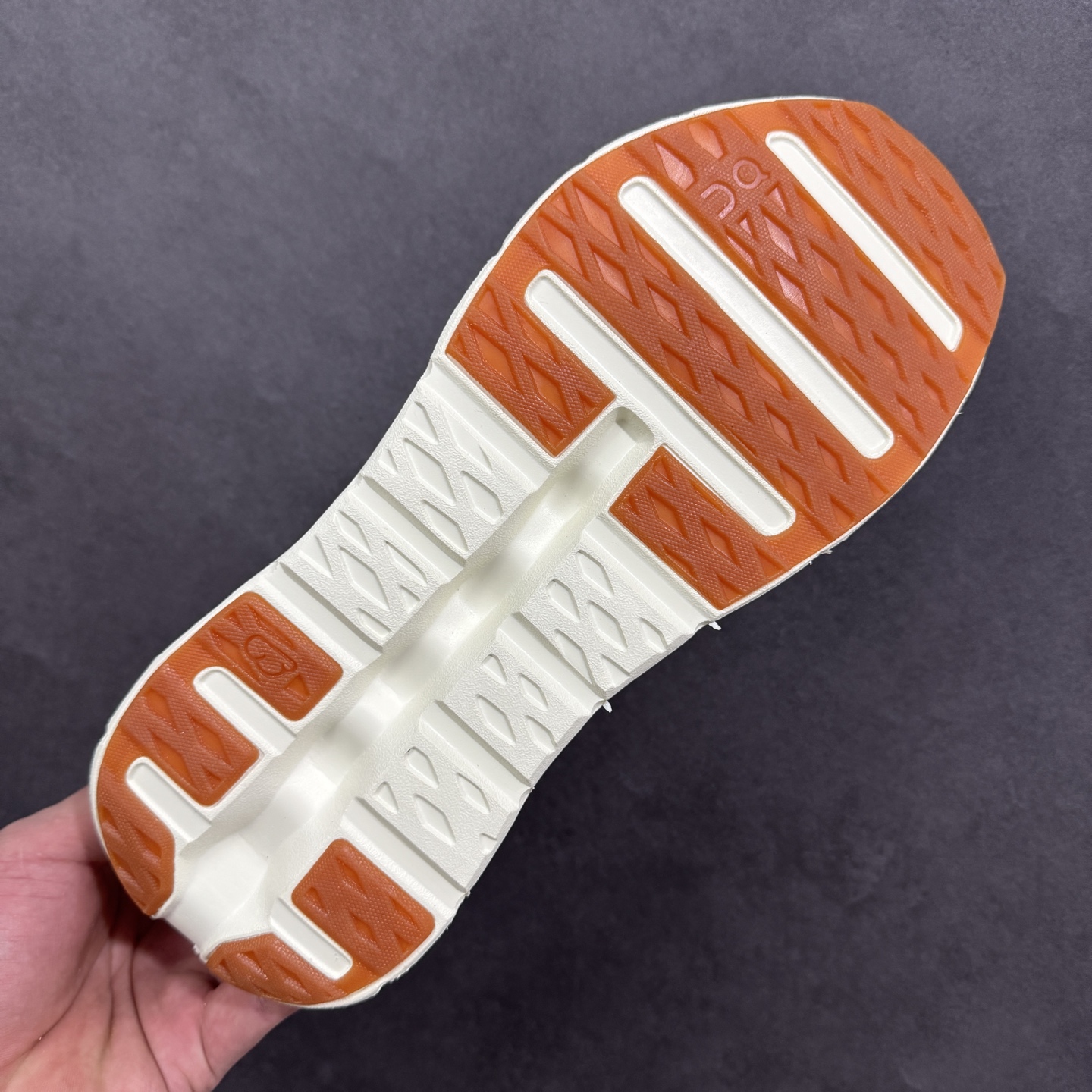 图片[9]-【公司级】On昂跑 LOEWE 系列低帮轻量舒适多功能休闲运动鞋 采用工程飞织网布组合再生聚酯纤维鞋面材质搭载独家隐藏速度中板 镂空CloudTec科技 泡棉缓震中底 黑科技跑出圈的时尚运动新宠 货号：3ME10691562 尺码：36-47带半码 编码：XSB220230-选品中心