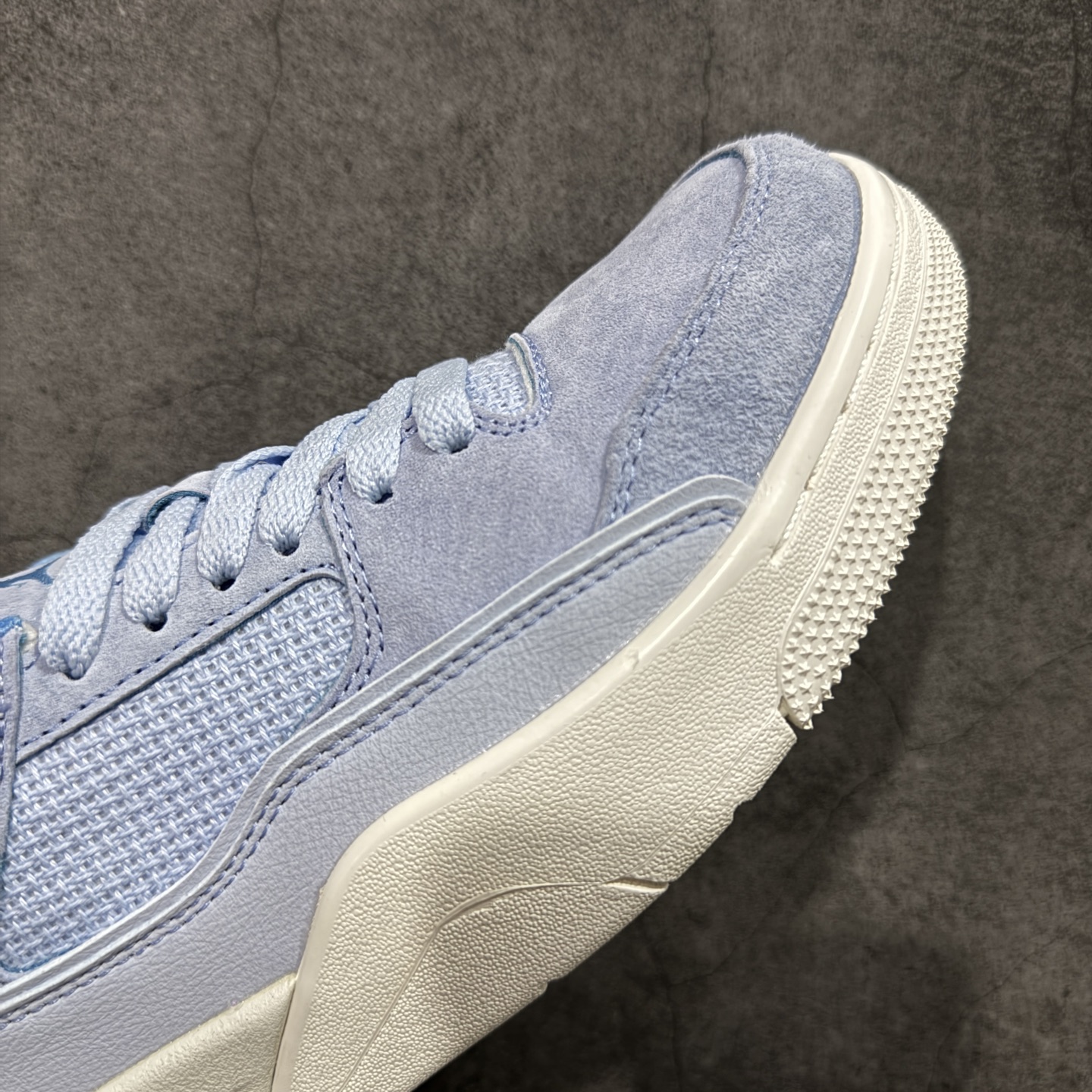 图片[6]-【纯原版】Air Jordan Retro Flight Court SP低帮 黑粉 AJ低邦 乔丹篮球鞋系列 目前市场最正确版本 头层翻毛＋头层皮 区别市场通货 正确针织鞋码效果 版型完美 正确私模大底 鞋款整体以翻毛皮打造，搭配侧身头层皮面框架，鞋舌及后跟Jumpman Logo分别采用刺绣点缀，后跟侧身Flighth字样也辅以刺绣呈现，秉承轻量化的速度型篮球鞋设计思想完成设计，降低重量的同时提升舒适度，中底延续前作使用了分离式后掌可视化Air Soleb气垫。鞋带孔和后跟鞋提以籃网为造型灵感，将篮球运动巧妙融入到鞋款的设计之中，使鞋身整体富有流动性、节奏感和优雅气质。 货号：FZ9854-400 尺码：36 36.5 37.5 38 38.5 39 40 40.5 41 42 42.5 43 44 44.5 45-选品中心