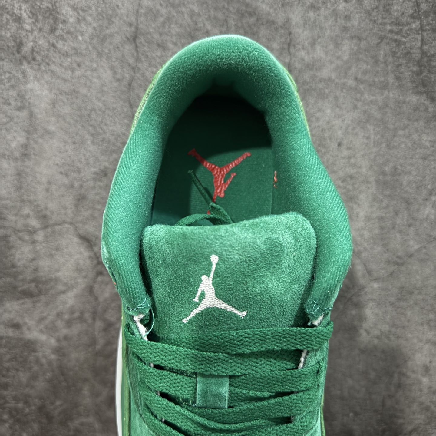 图片[8]-【纯原版】Air Jordan Retro Flight Court SP低帮 黑粉 AJ低邦 乔丹篮球鞋系列 目前市场最正确版本 头层翻毛＋头层皮 区别市场通货 正确针织鞋码效果 版型完美 正确私模大底 鞋款整体以翻毛皮打造，搭配侧身头层皮面框架，鞋舌及后跟Jumpman Logo分别采用刺绣点缀，后跟侧身Flighth字样也辅以刺绣呈现，秉承轻量化的速度型篮球鞋设计思想完成设计，降低重量的同时提升舒适度，中底延续前作使用了分离式后掌可视化Air Soleb气垫。鞋带孔和后跟鞋提以籃网为造型灵感，将篮球运动巧妙融入到鞋款的设计之中，使鞋身整体富有流动性、节奏感和优雅气质。 货号：HF3255-300 尺码：36 36.5 37.5 38 38.5 39 40 40.5 41 42 42.5 43 44 44.5 45-选品中心