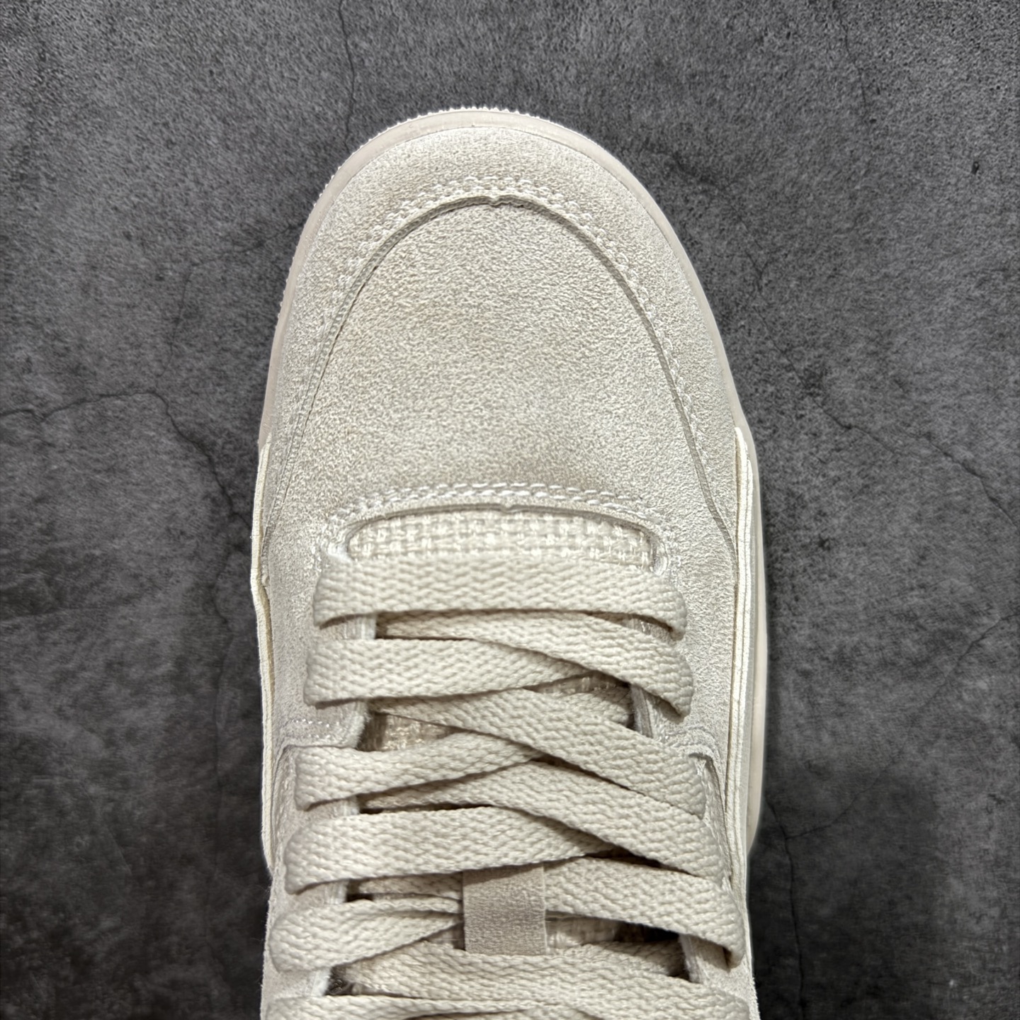 图片[5]-【纯原版】Air Jordan Retro Flight Court SP低帮 黑粉 AJ低邦 乔丹篮球鞋系列 目前市场最正确版本 头层翻毛＋头层皮 区别市场通货 正确针织鞋码效果 版型完美 正确私模大底 鞋款整体以翻毛皮打造，搭配侧身头层皮面框架，鞋舌及后跟Jumpman Logo分别采用刺绣点缀，后跟侧身Flighth字样也辅以刺绣呈现，秉承轻量化的速度型篮球鞋设计思想完成设计，降低重量的同时提升舒适度，中底延续前作使用了分离式后掌可视化Air Soleb气垫。鞋带孔和后跟鞋提以籃网为造型灵感，将篮球运动巧妙融入到鞋款的设计之中，使鞋身整体富有流动性、节奏感和优雅气质。 货号：FZ9854-200 尺码：36 36.5 37.5 38 38.5 39 40 40.5 41 42 42.5 43 44 44.5 45-选品中心