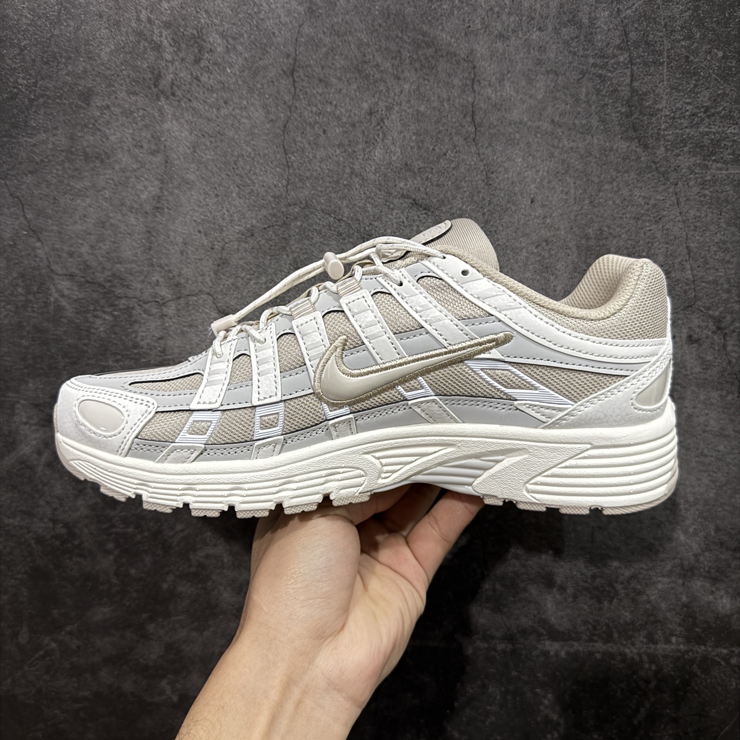 图片[2]-【外贸纯原版】Nike P-6000 Premium系列低帮复古老爹风休闲运动舒适慢跑鞋 IM5237-100 男女码真标半码制 升级原楦原纸版数据开发版型 采用硬质牛剖革组合透气网面材质 正确3层组织中底搭载EVA轻量缓震嵌入双层革新物料鞋垫,外置防滑耐磨橡胶底片❗ 尺码：36-45-选品中心