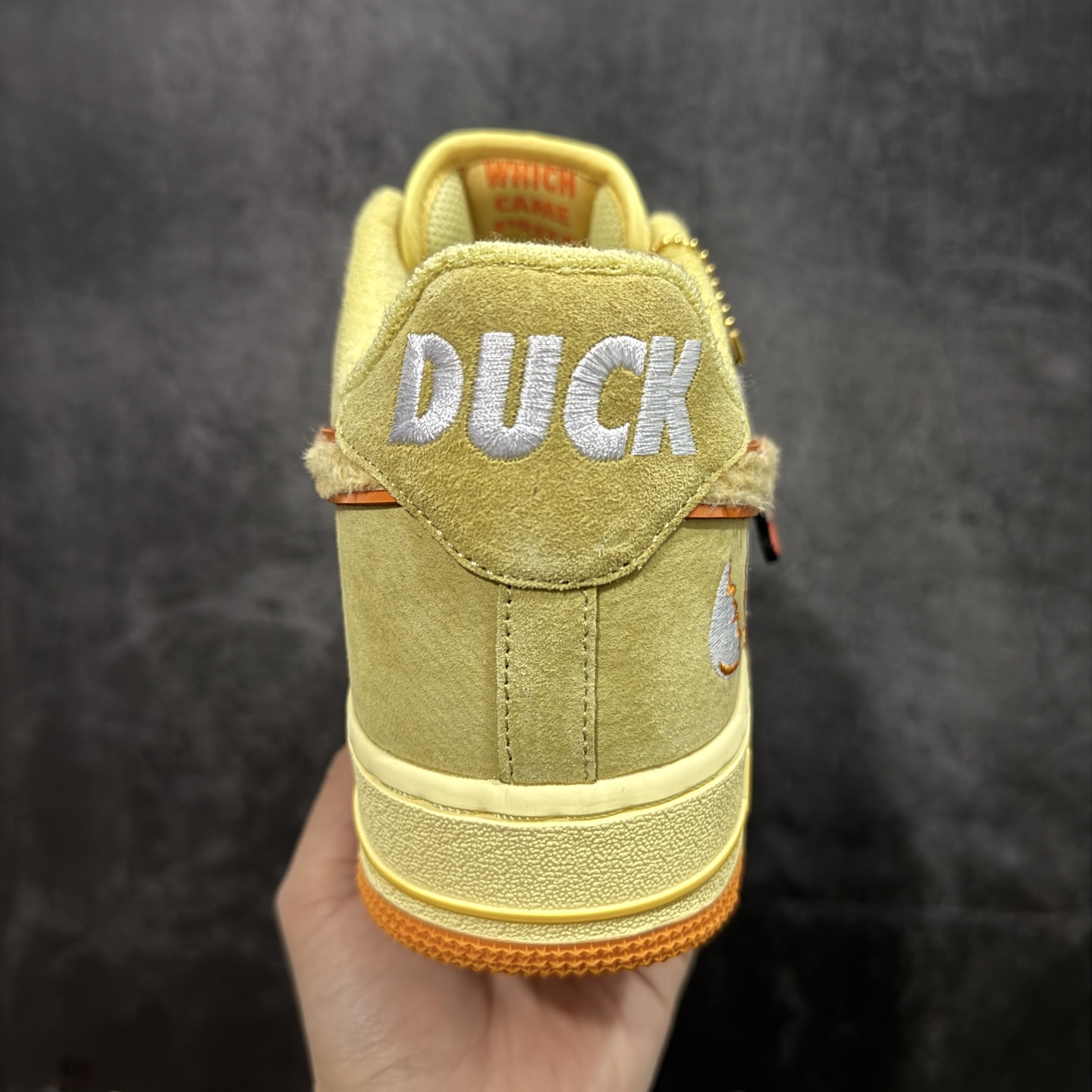 图片[4]-【Top纯原】DOAF x Nike Air Force 1\’07 Low Egg 联名款 空军一号低帮休闲板鞋鸭子联名 IU7612-700  原厂冲刀皮料切割干净 无任何毛边 打造纯正空军 全掌内置蜂窝气垫 原盒配件 原厂中底钢印、拉帮完美 全套原楦原模倾力打造完美版型 尺码：36 36.5 37.5 38 38.5 39 40 40.5 41 42 42.5 43 44.5 45 46-选品中心