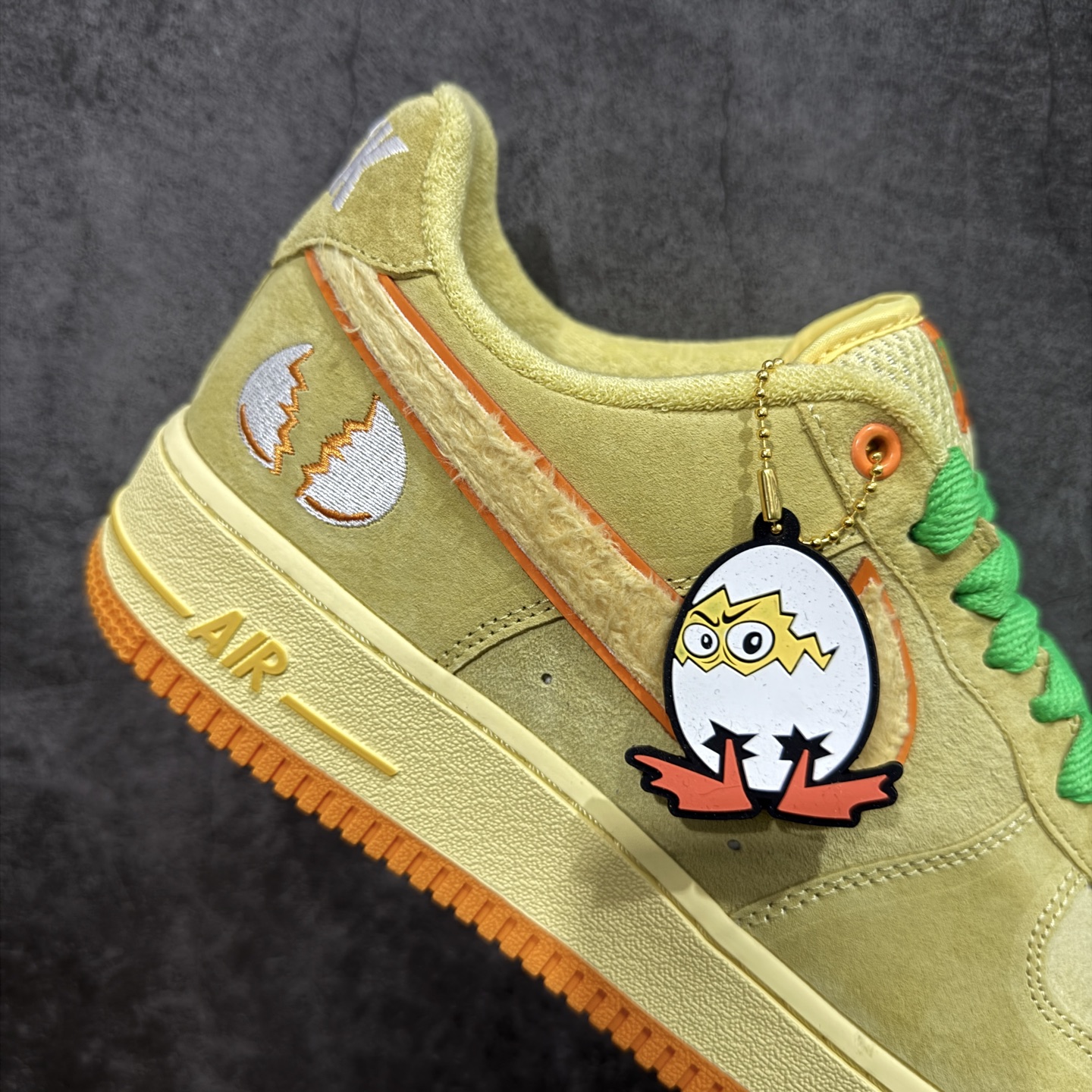 图片[7]-【Top纯原】DOAF x Nike Air Force 1\’07 Low Egg 联名款 空军一号低帮休闲板鞋鸭子联名 IU7612-700  原厂冲刀皮料切割干净 无任何毛边 打造纯正空军 全掌内置蜂窝气垫 原盒配件 原厂中底钢印、拉帮完美 全套原楦原模倾力打造完美版型 尺码：36 36.5 37.5 38 38.5 39 40 40.5 41 42 42.5 43 44.5 45 46-选品中心