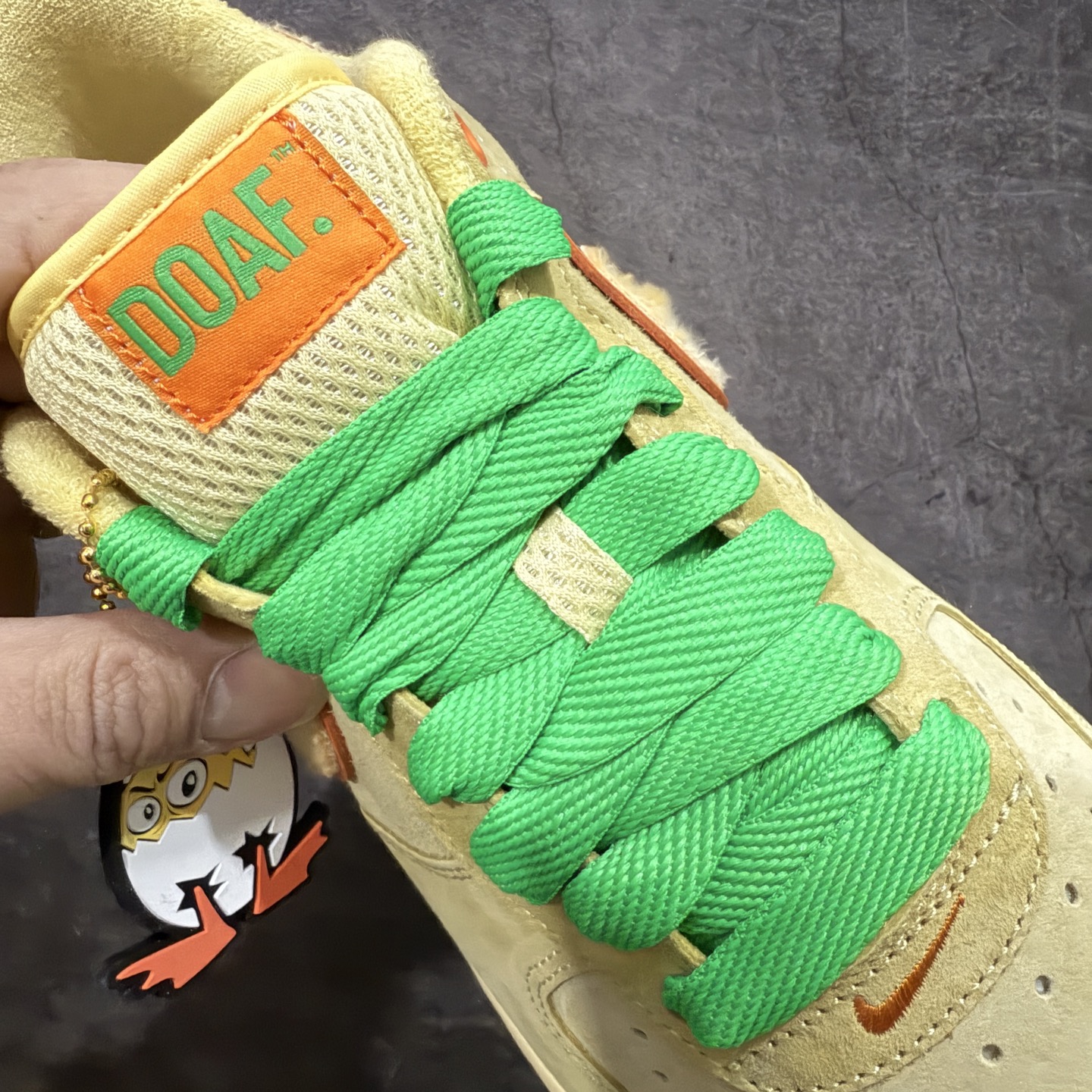 图片[6]-【Top纯原】DOAF x Nike Air Force 1\’07 Low Egg 联名款 空军一号低帮休闲板鞋鸭子联名 IU7612-700  原厂冲刀皮料切割干净 无任何毛边 打造纯正空军 全掌内置蜂窝气垫 原盒配件 原厂中底钢印、拉帮完美 全套原楦原模倾力打造完美版型 尺码：36 36.5 37.5 38 38.5 39 40 40.5 41 42 42.5 43 44.5 45 46-选品中心