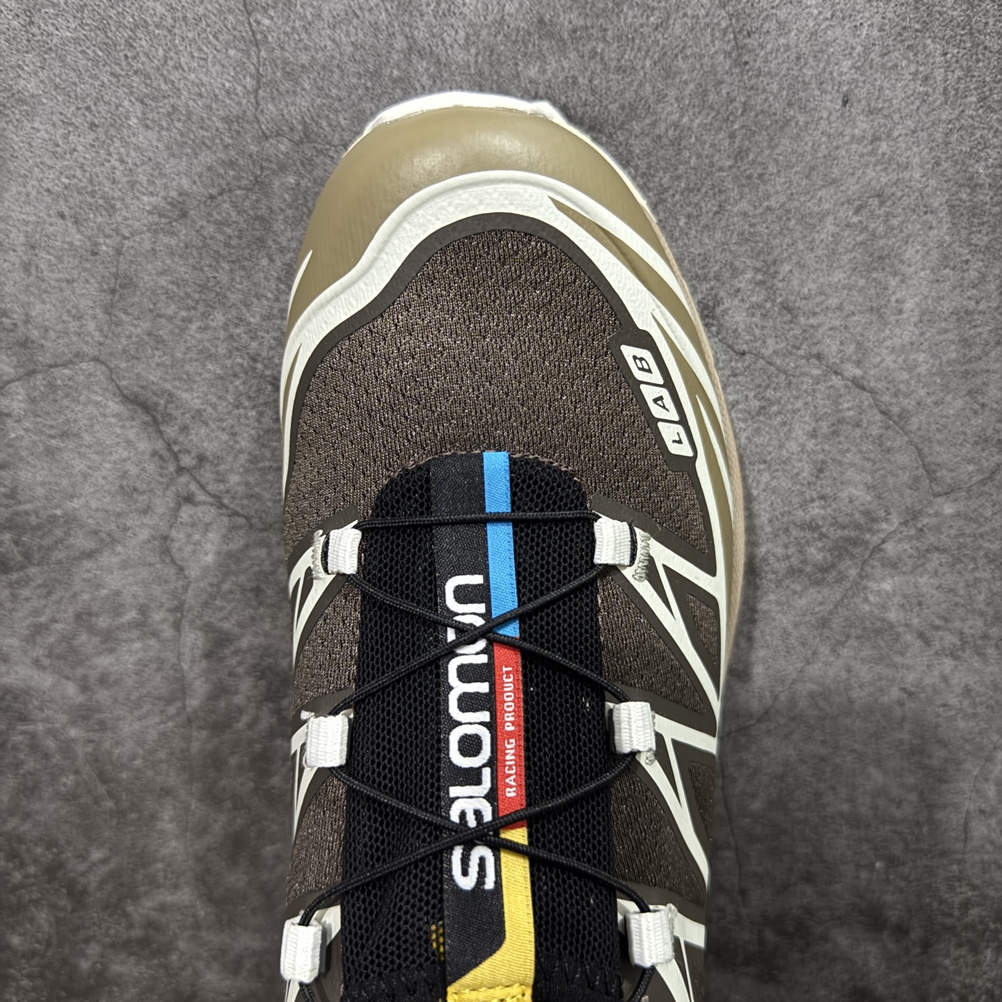 图片[5]-【纯原W1版】 Salomon XT-6 Expanse 一代 萨洛蒙复古潮流户外机能登山跑鞋 火星棕473058 纯原外贸平台特供订单 耗时半年巨作 全套原纸板楦头开发 原厂特供网布配套加持 确保原汁原味 完美呈现版型 原档数据独家私模五层组合大底 原装Ortholite轻量化鞋垫 中底布带钢印编号 原厂TPU锁扣 进口港宝加持 后跟自然饱满 还原公司包裹性 鞋面以“锯齿”状的包裹系统呈现 在基色底之下加入了各种色点缀 将公司的最新技术和时尚前卫的造型融入耐用的长跑款式中 鞋面由 TPU 薄膜制成 并焊接在高耐磨网眼上 使其既时尚又坚固 由 ACS底盘支撑 可增强稳定性和支撑力 以及由橡胶凸耳 Contragrip外底覆盖的 EVA 缓冲中底 旨在应对崎岖的地形 鞋舌上的彩色Salomon 标签、Quicklace 系统以及鞋头、鞋舌和鞋跟上的附加品牌使细节更加完美 让穿着者可以轻松驾驭户外与通勤下的任何运动生活场景 无缝鞋身户外随意纵横 颜值与脚感兼备 出街通勤 绝对非常吸睛 你值得拥有 尺码：36 36.5 37.5 38 38.5 39 40 40.5 41 42 42.5 43 44 44.5 45-选品中心