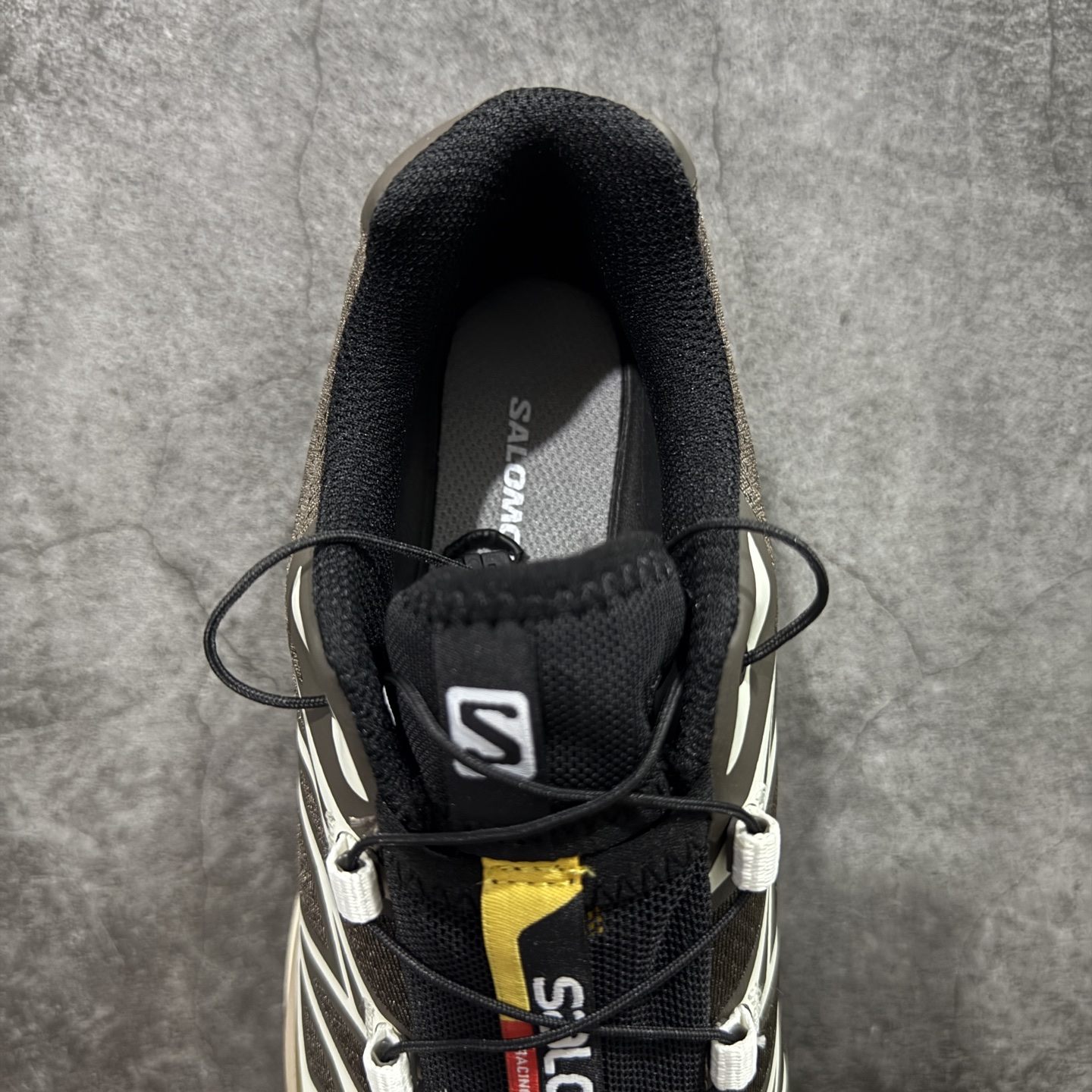 图片[8]-【纯原W1版】 Salomon XT-6 Expanse 一代 萨洛蒙复古潮流户外机能登山跑鞋 火星棕473058 纯原外贸平台特供订单 耗时半年巨作 全套原纸板楦头开发 原厂特供网布配套加持 确保原汁原味 完美呈现版型 原档数据独家私模五层组合大底 原装Ortholite轻量化鞋垫 中底布带钢印编号 原厂TPU锁扣 进口港宝加持 后跟自然饱满 还原公司包裹性 鞋面以“锯齿”状的包裹系统呈现 在基色底之下加入了各种色点缀 将公司的最新技术和时尚前卫的造型融入耐用的长跑款式中 鞋面由 TPU 薄膜制成 并焊接在高耐磨网眼上 使其既时尚又坚固 由 ACS底盘支撑 可增强稳定性和支撑力 以及由橡胶凸耳 Contragrip外底覆盖的 EVA 缓冲中底 旨在应对崎岖的地形 鞋舌上的彩色Salomon 标签、Quicklace 系统以及鞋头、鞋舌和鞋跟上的附加品牌使细节更加完美 让穿着者可以轻松驾驭户外与通勤下的任何运动生活场景 无缝鞋身户外随意纵横 颜值与脚感兼备 出街通勤 绝对非常吸睛 你值得拥有 尺码：36 36.5 37.5 38 38.5 39 40 40.5 41 42 42.5 43 44 44.5 45-选品中心