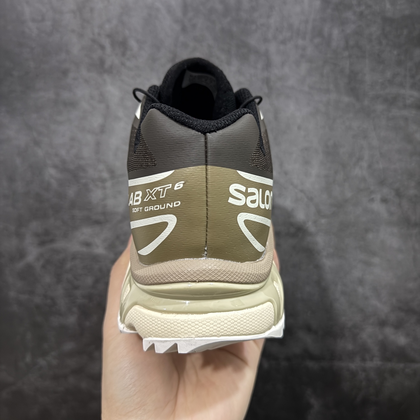 图片[4]-【纯原W1版】 Salomon XT-6 Expanse 一代 萨洛蒙复古潮流户外机能登山跑鞋 火星棕473058 纯原外贸平台特供订单 耗时半年巨作 全套原纸板楦头开发 原厂特供网布配套加持 确保原汁原味 完美呈现版型 原档数据独家私模五层组合大底 原装Ortholite轻量化鞋垫 中底布带钢印编号 原厂TPU锁扣 进口港宝加持 后跟自然饱满 还原公司包裹性 鞋面以“锯齿”状的包裹系统呈现 在基色底之下加入了各种色点缀 将公司的最新技术和时尚前卫的造型融入耐用的长跑款式中 鞋面由 TPU 薄膜制成 并焊接在高耐磨网眼上 使其既时尚又坚固 由 ACS底盘支撑 可增强稳定性和支撑力 以及由橡胶凸耳 Contragrip外底覆盖的 EVA 缓冲中底 旨在应对崎岖的地形 鞋舌上的彩色Salomon 标签、Quicklace 系统以及鞋头、鞋舌和鞋跟上的附加品牌使细节更加完美 让穿着者可以轻松驾驭户外与通勤下的任何运动生活场景 无缝鞋身户外随意纵横 颜值与脚感兼备 出街通勤 绝对非常吸睛 你值得拥有 尺码：36 36.5 37.5 38 38.5 39 40 40.5 41 42 42.5 43 44 44.5 45-选品中心