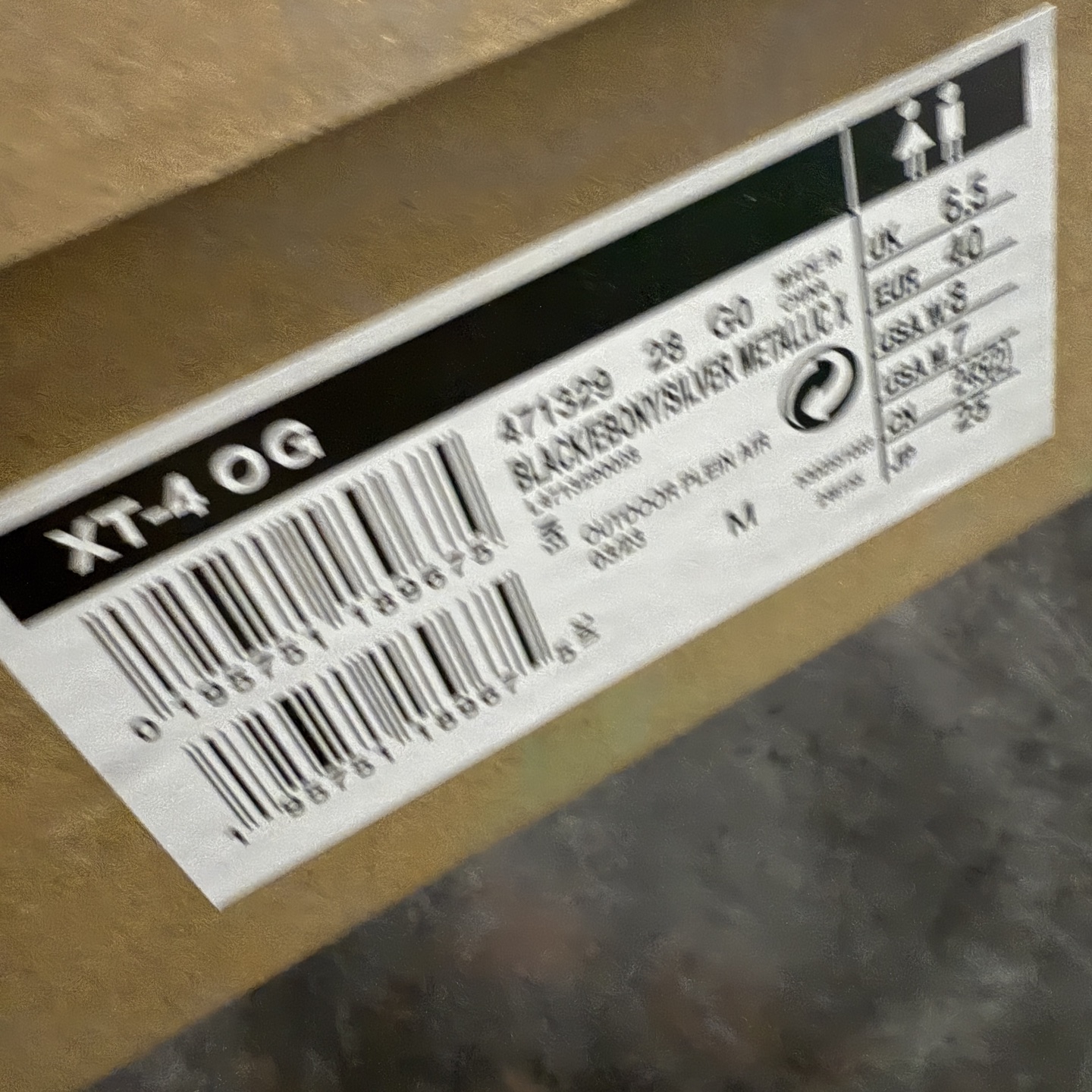 图片[9]-【纯原M版】Salomon XT-4 OG Advanced 萨洛蒙系列低帮城市越野机能透气休闲运动鞋 471329 鞋舌处附有迷你网眼袋收纳鞋绳以及下方的多色 Logo 标签 接着搭载奶油色 ACS 技术中底以及金色 TPU 塑料部件提升鞋款耐用性 中底与鞋面之间饰有海蓝色条状细节有效增添鞋款层次 最后应用黑色 Contragrip Chevron 外底完成鞋款设计 这次配色颇为高调 两款配色均以绚丽的渐变设计呈现 一款以粉紫渐变主打 另一款以黄绿渐变呈现 视觉效果相当吸睛 鞋面的使用玻璃纤维覆盖物加固 并通过细绳扣系带系统进行锁定 Salomon 的品牌logo 出现在脚后跟和前掌部位 中底虽然偏薄 但非常耐用 与模压塑料ACS 框架以及致密AC2 Muscle 鞋底单元结合 能够提供出色的支撑力和缓冲性 尺码：39 40 40.5 41 42 42.5 43 44 44.5 45-选品中心