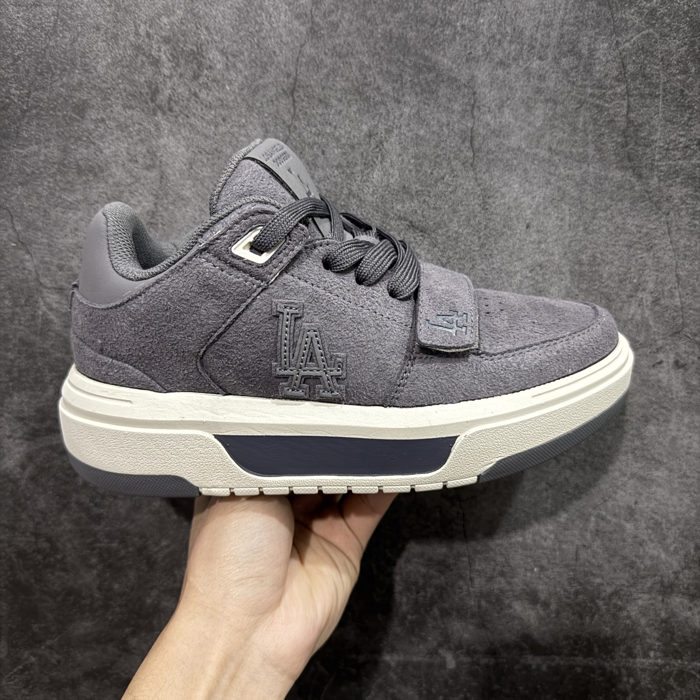 【公司级】韩国洋基队NY大标潮流老爹鞋 MLB小白鞋市面上唯一顶级纯原版本 原材料打造 原楦原档案数据开发版型 完美鞋头弧度/后套收口效果🆚市面文案版本‼️ 原厂立体填充鞋舌海绵 中底注胶孔原数据开发模具大底 原厂转印标 保证不掉字 内增高6cm 原厂1：1模具开发 原厂进口纳米材质 原厂 全套手提袋 原盒雷射防伪标包装 天猫订单品质 官网尺码 35-45-选品中心