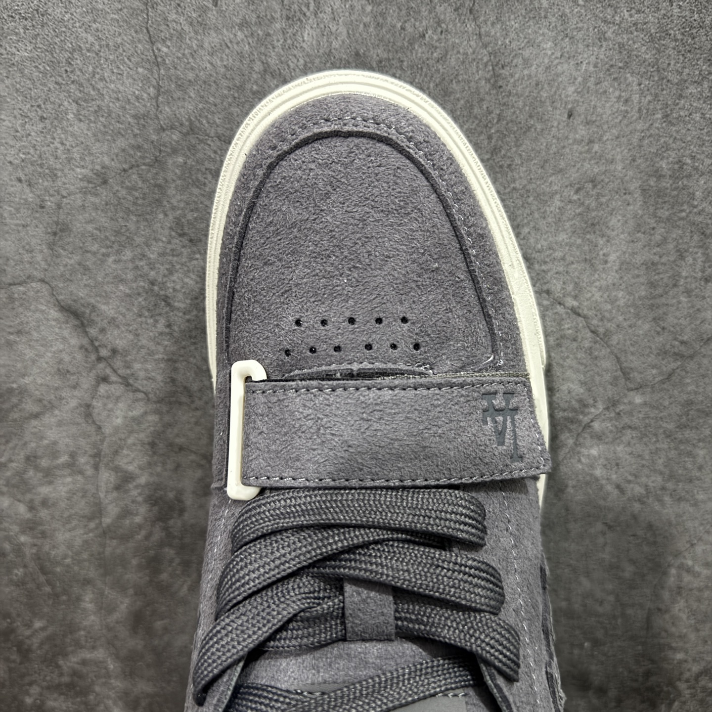 图片[5]-【公司级】韩国洋基队NY大标潮流老爹鞋 MLB小白鞋市面上唯一顶级纯原版本 原材料打造 原楦原档案数据开发版型 完美鞋头弧度/后套收口效果🆚市面文案版本‼️ 原厂立体填充鞋舌海绵 中底注胶孔原数据开发模具大底 原厂转印标 保证不掉字 内增高6cm 原厂1：1模具开发 原厂进口纳米材质 原厂 全套手提袋 原盒雷射防伪标包装 天猫订单品质 官网尺码 35-45-选品中心