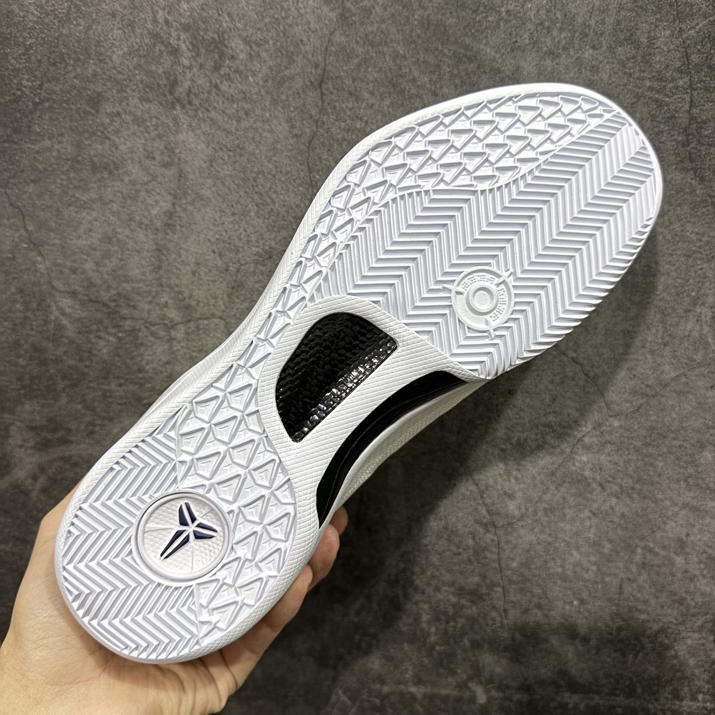 图片[9]-【OG纯原】NK Zoom Kobe Ⅷ System 科比8代复刻实战运动低帮文化篮球鞋 白紫 HF9550-100 完美复刻公司货 React科技鞋垫加持 实战配置直接拉满 原楦纸板开发 鞋身流线型、后跟塑形 区分土肥圆 原厂针织鞋面一针一线匹配原版 全身鞋材卡料色独家定制 唯一万针立体刺绣SWOOSH 真实底模最大50.5 实战利器 专供海外市场 独立原厂模具 首批不拼图大几率过验 亲测已过 支持各种高强度实战 无需担心 补货周期极长 脚宽建议买大半码 科比系列前掌偏窄 支持七天无理由退换 尺码： 36 36.5 37.5 38 38.5 39 40 40.5 41 42 42.5 43 44 44.5 45 46 47.5 48.5-选品中心