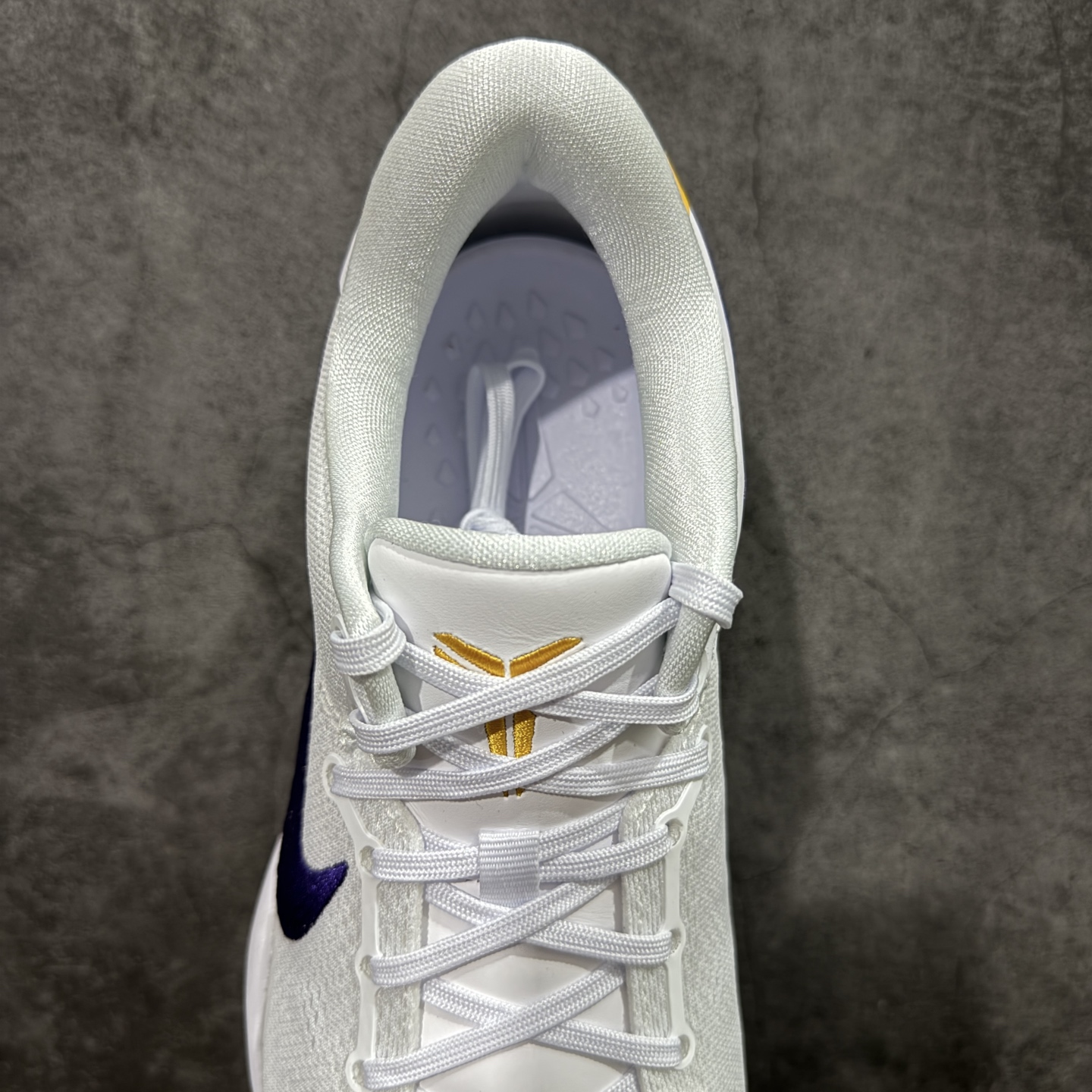 图片[8]-【OG纯原】NK Zoom Kobe Ⅷ System 科比8代复刻实战运动低帮文化篮球鞋 白紫 HF9550-100 完美复刻公司货 React科技鞋垫加持 实战配置直接拉满 原楦纸板开发 鞋身流线型、后跟塑形 区分土肥圆 原厂针织鞋面一针一线匹配原版 全身鞋材卡料色独家定制 唯一万针立体刺绣SWOOSH 真实底模最大50.5 实战利器 专供海外市场 独立原厂模具 首批不拼图大几率过验 亲测已过 支持各种高强度实战 无需担心 补货周期极长 脚宽建议买大半码 科比系列前掌偏窄 支持七天无理由退换 尺码： 36 36.5 37.5 38 38.5 39 40 40.5 41 42 42.5 43 44 44.5 45 46 47.5 48.5-选品中心