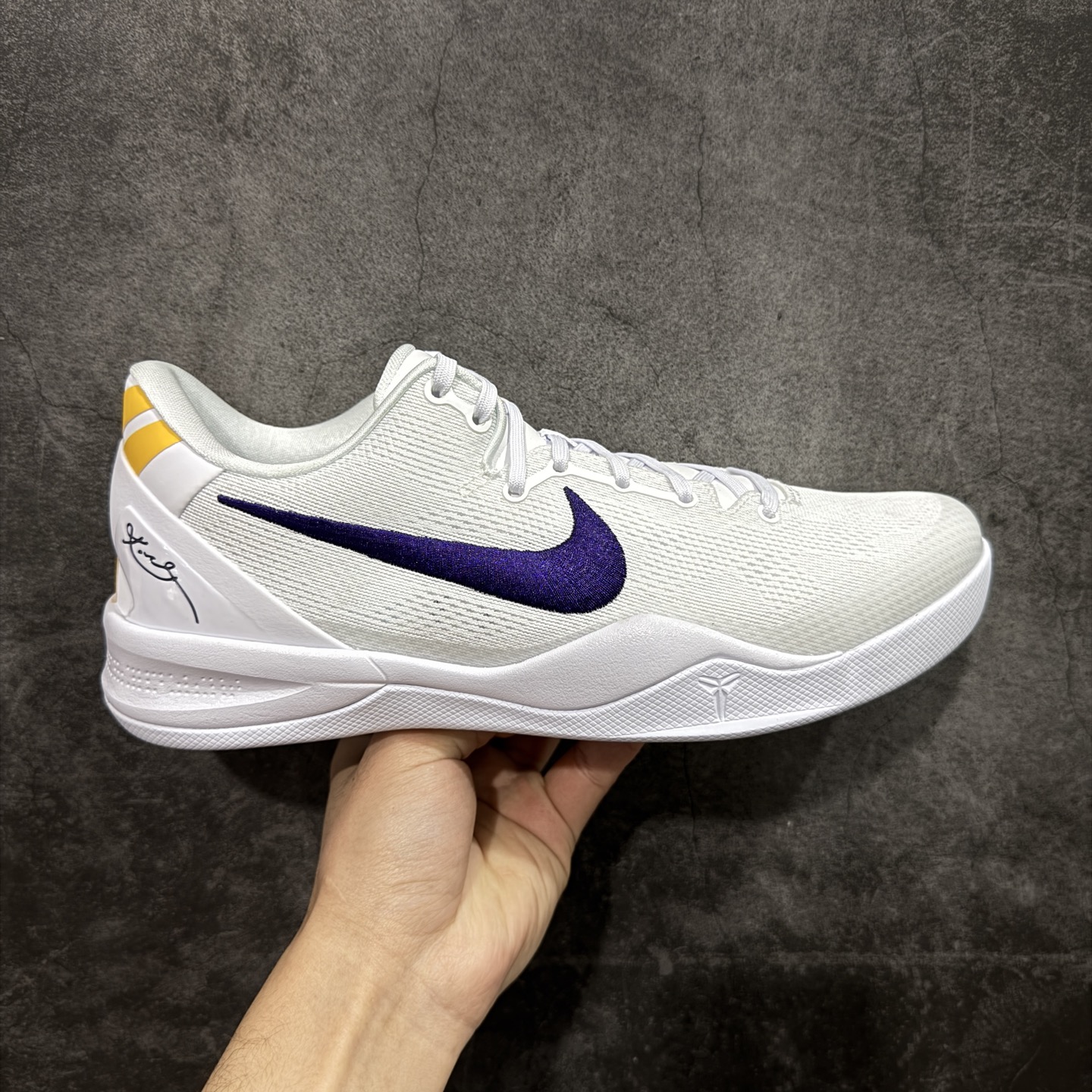 【OG纯原】NK Zoom Kobe Ⅷ System 科比8代复刻实战运动低帮文化篮球鞋 白紫 HF9550-100 完美复刻公司货 React科技鞋垫加持 实战配置直接拉满 原楦纸板开发 鞋身流线型、后跟塑形 区分土肥圆 原厂针织鞋面一针一线匹配原版 全身鞋材卡料色独家定制 唯一万针立体刺绣SWOOSH 真实底模最大50.5 实战利器 专供海外市场 独立原厂模具 首批不拼图大几率过验 亲测已过 支持各种高强度实战 无需担心 补货周期极长 脚宽建议买大半码 科比系列前掌偏窄 支持七天无理由退换 尺码： 36 36.5 37.5 38 38.5 39 40 40.5 41 42 42.5 43 44 44.5 45 46 47.5 48.5-选品中心