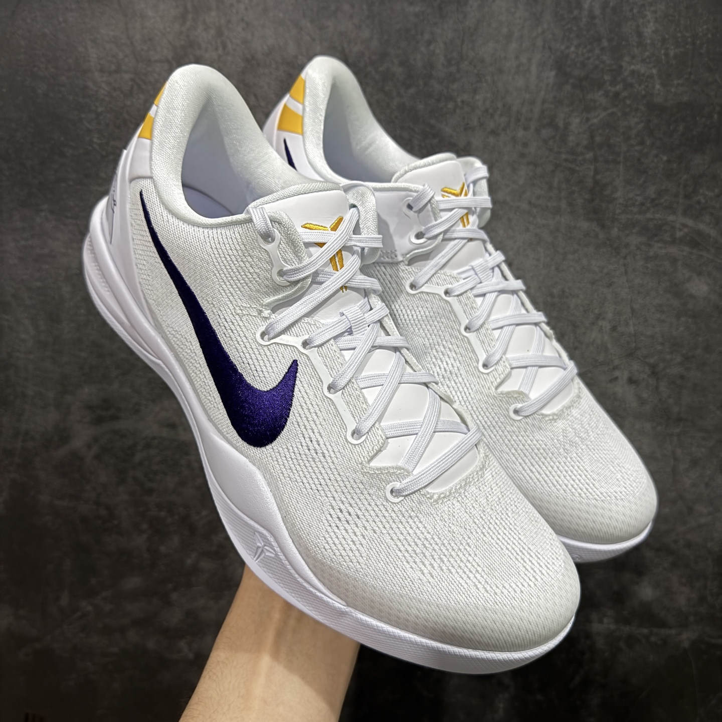 【OG纯原】NK Zoom Kobe Ⅷ System 科比8代复刻实战运动低帮文化篮球鞋 白紫 HF9550-100 完美复刻公司货 React科技鞋垫加持 实战配置直接拉满 原楦纸板开发 鞋身流线型、后跟塑形 区分土肥圆 原厂针织鞋面一针一线匹配原版 全身鞋材卡料色独家定制 唯一万针立体刺绣SWOOSH 真实底模最大50.5 实战利器 专供海外市场 独立原厂模具 首批不拼图大几率过验 亲测已过 支持各种高强度实战 无需担心 补货周期极长 脚宽建议买大半码 科比系列前掌偏窄 支持七天无理由退换 尺码： 36 36.5 37.5 38 38.5 39 40 40.5 41 42 42.5 43 44 44.5 45 46 47.5 48.5-选品中心