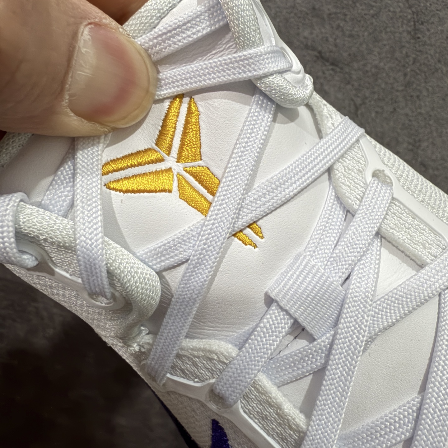 图片[6]-【OG纯原】NK Zoom Kobe Ⅷ System 科比8代复刻实战运动低帮文化篮球鞋 白紫 HF9550-100 完美复刻公司货 React科技鞋垫加持 实战配置直接拉满 原楦纸板开发 鞋身流线型、后跟塑形 区分土肥圆 原厂针织鞋面一针一线匹配原版 全身鞋材卡料色独家定制 唯一万针立体刺绣SWOOSH 真实底模最大50.5 实战利器 专供海外市场 独立原厂模具 首批不拼图大几率过验 亲测已过 支持各种高强度实战 无需担心 补货周期极长 脚宽建议买大半码 科比系列前掌偏窄 支持七天无理由退换 尺码： 36 36.5 37.5 38 38.5 39 40 40.5 41 42 42.5 43 44 44.5 45 46 47.5 48.5-选品中心