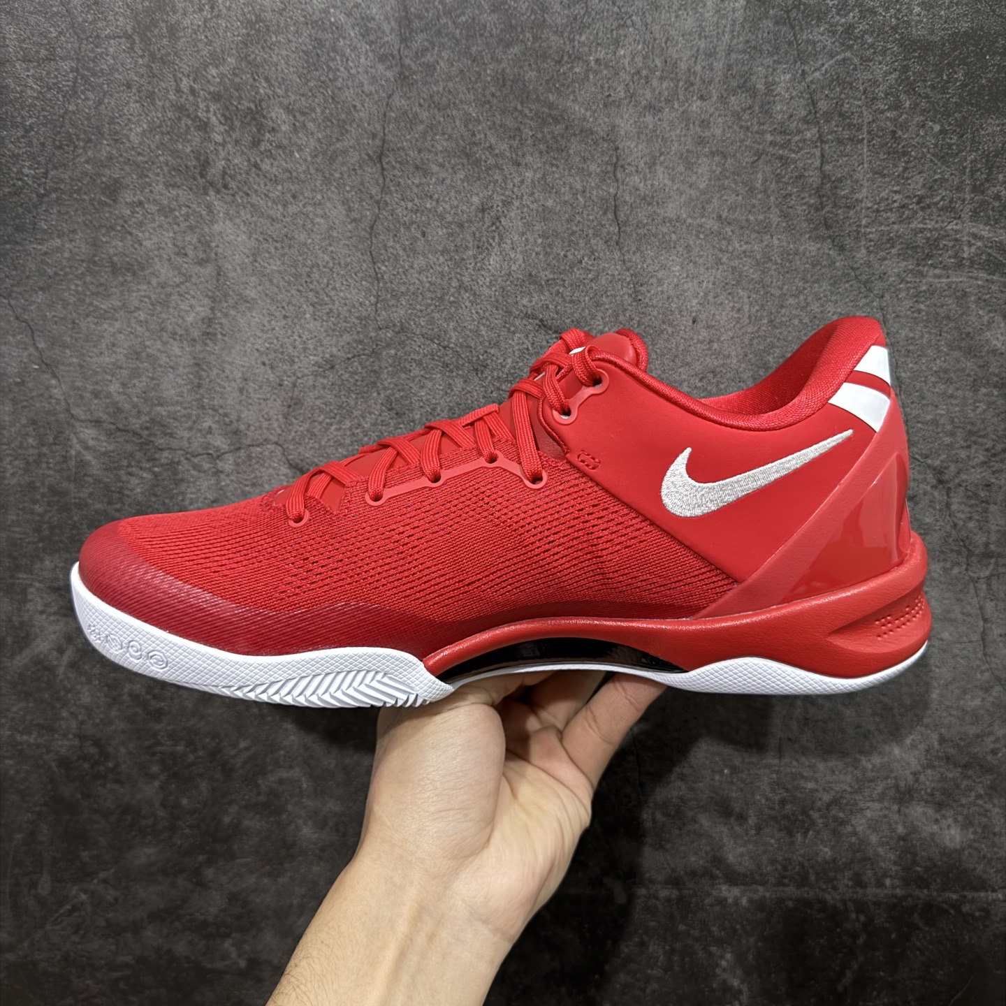 图片[2]-【OG纯原】NK Zoom Kobe Ⅷ System 科比8代复刻实战运动低帮文化篮球鞋 红白 HF9550-600 完美复刻公司货 React科技鞋垫加持 实战配置直接拉满 原楦纸板开发 鞋身流线型、后跟塑形 区分土肥圆 原厂针织鞋面一针一线匹配原版 全身鞋材卡料色独家定制 唯一万针立体刺绣SWOOSH 真实底模最大50.5 实战利器 专供海外市场 独立原厂模具 首批不拼图大几率过验 亲测已过 支持各种高强度实战 无需担心 补货周期极长 脚宽建议买大半码 科比系列前掌偏窄 支持七天无理由退换 尺码： 36 36.5 37.5 38 38.5 39 40 40.5 41 42 42.5 43 44 44.5 45 46 47.5 48.5-选品中心