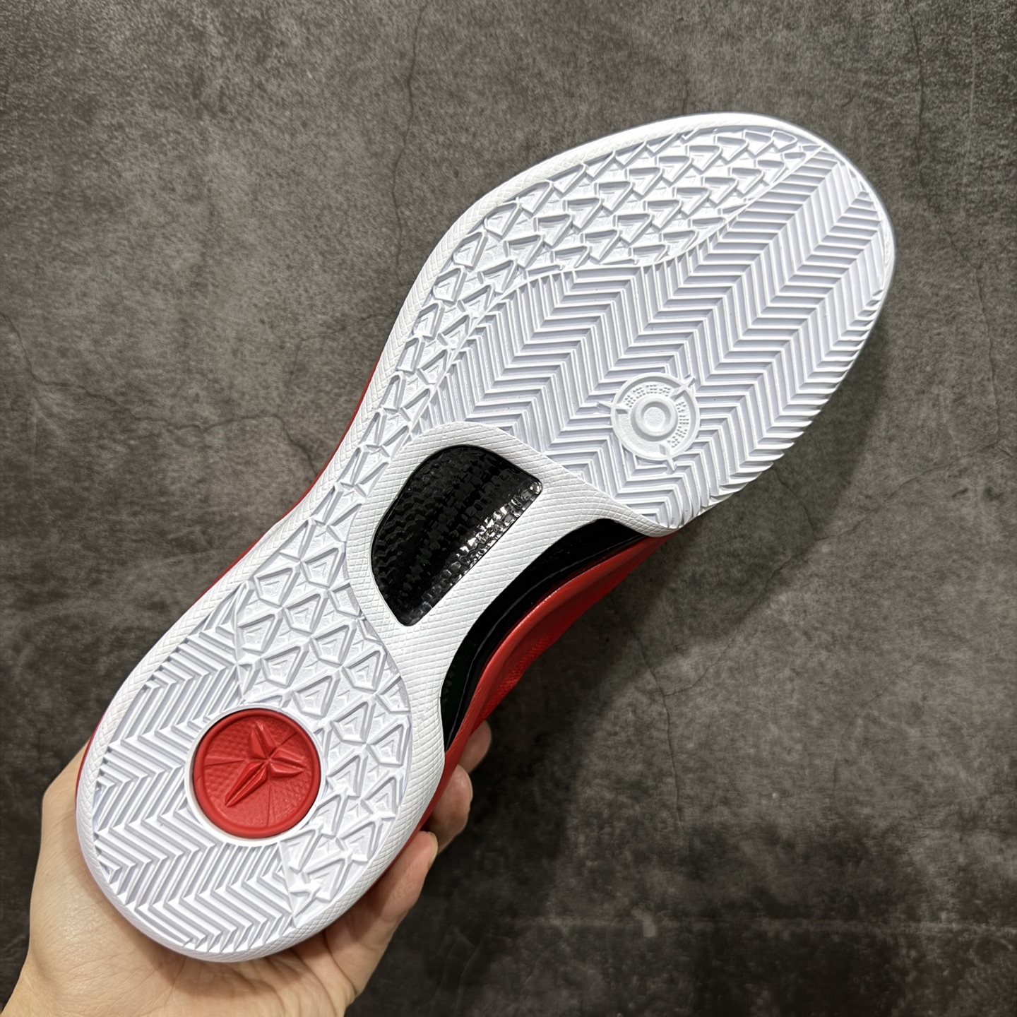 图片[9]-【OG纯原】NK Zoom Kobe Ⅷ System 科比8代复刻实战运动低帮文化篮球鞋 红白 HF9550-600 完美复刻公司货 React科技鞋垫加持 实战配置直接拉满 原楦纸板开发 鞋身流线型、后跟塑形 区分土肥圆 原厂针织鞋面一针一线匹配原版 全身鞋材卡料色独家定制 唯一万针立体刺绣SWOOSH 真实底模最大50.5 实战利器 专供海外市场 独立原厂模具 首批不拼图大几率过验 亲测已过 支持各种高强度实战 无需担心 补货周期极长 脚宽建议买大半码 科比系列前掌偏窄 支持七天无理由退换 尺码： 36 36.5 37.5 38 38.5 39 40 40.5 41 42 42.5 43 44 44.5 45 46 47.5 48.5-选品中心