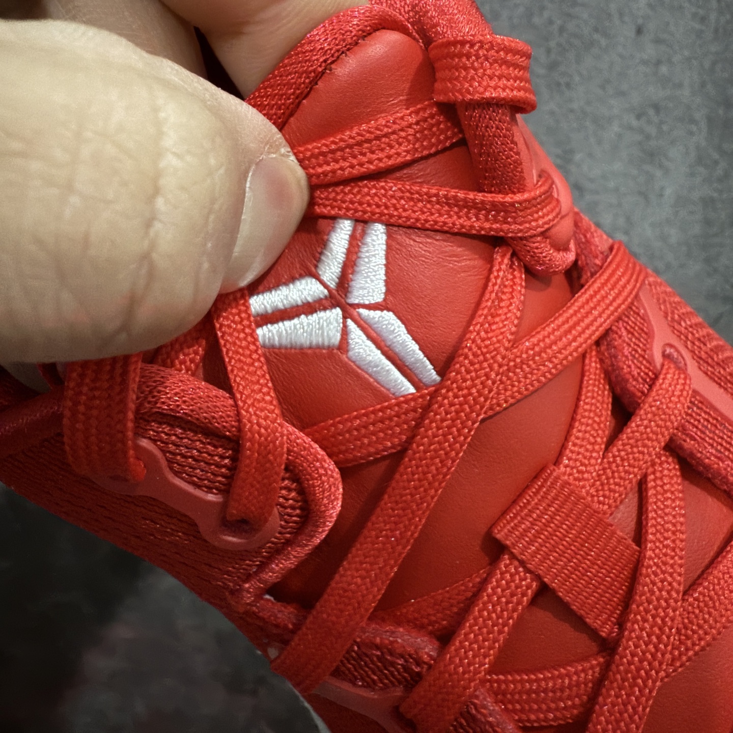 图片[6]-【OG纯原】NK Zoom Kobe Ⅷ System 科比8代复刻实战运动低帮文化篮球鞋 红白 HF9550-600 完美复刻公司货 React科技鞋垫加持 实战配置直接拉满 原楦纸板开发 鞋身流线型、后跟塑形 区分土肥圆 原厂针织鞋面一针一线匹配原版 全身鞋材卡料色独家定制 唯一万针立体刺绣SWOOSH 真实底模最大50.5 实战利器 专供海外市场 独立原厂模具 首批不拼图大几率过验 亲测已过 支持各种高强度实战 无需担心 补货周期极长 脚宽建议买大半码 科比系列前掌偏窄 支持七天无理由退换 尺码： 36 36.5 37.5 38 38.5 39 40 40.5 41 42 42.5 43 44 44.5 45 46 47.5 48.5-选品中心