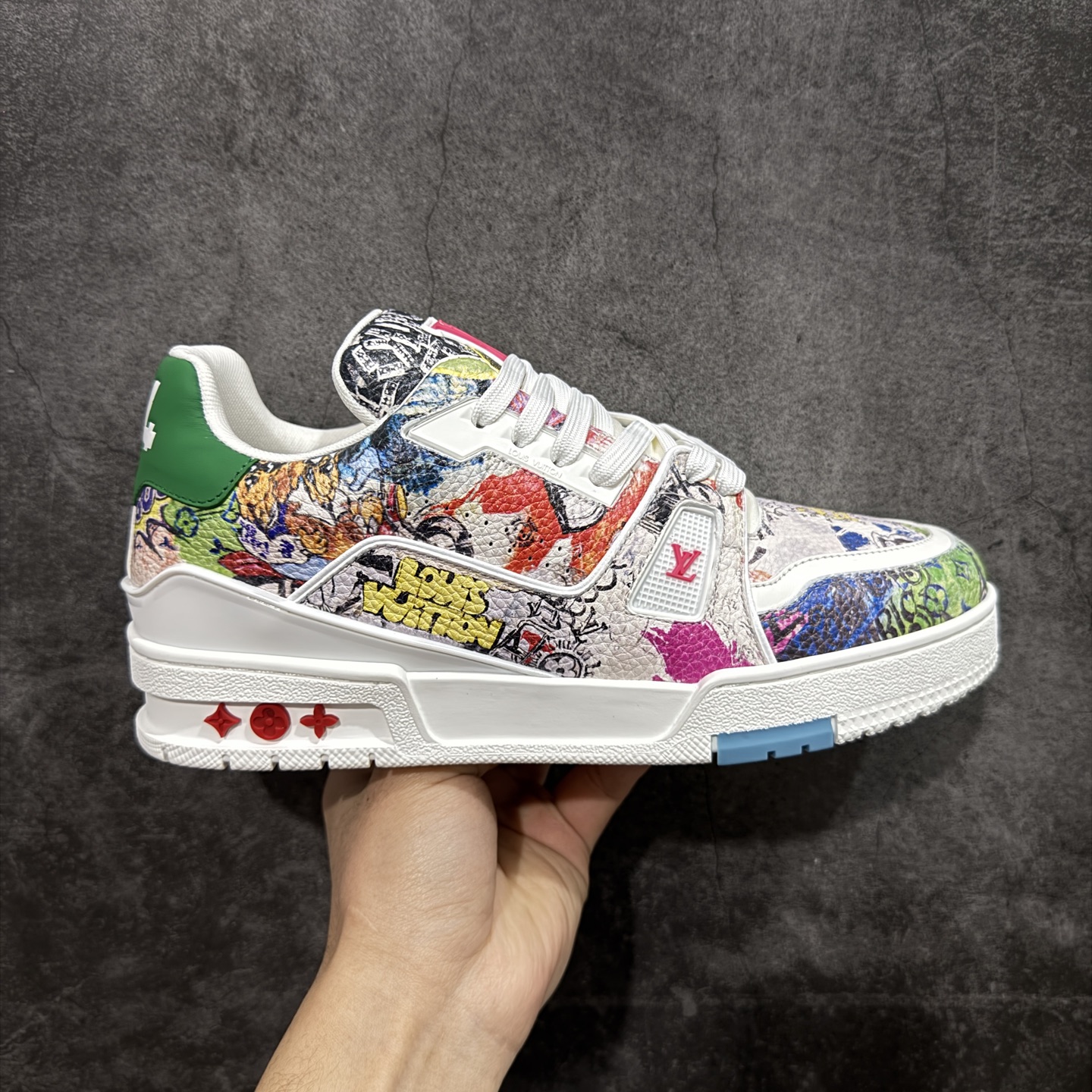 【YS纯原】广奢高端货 LOUIS VUITTON 路易威登 LV Trainer 休闲板鞋 ✦ 原楦原纸版开模，鞋型立体饱满 ✦ 零毛边、零溢胶、零线头瑕疵 ✦ 细节与原版一致 区分市面通货 ✦ 多层叠片＋电脑针车，针距密度一致 ✦ Monogram浮雕＋3D高频压纹 ✦ 多密度发泡中底：支撑回弹媲美专柜 ✦ 原装橡胶大底：含胶量高、纹路深、双拼接零偏差 ✦ ZP级原装包装：专柜款鞋盒＋防尘袋＋说明书 尺码：35-45-选品中心