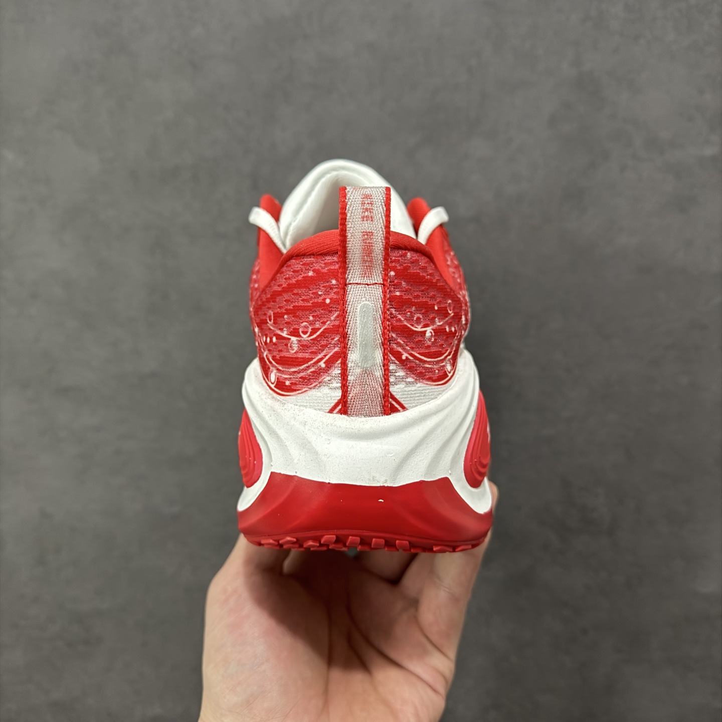 图片[4]-【公司级】Nike VOMERO PLUS 耐克 舒适减震防滑 低帮跑步鞋 全掌ReactX泡绵中底 前掌和后跟还配备了Air Zoom气垫单元 据说跑起来更快更舒适哦 这次最大的升级点 首次引入了ReactX泡绵 货号：IM6776-020 尺码：35.5～46B 编码：FSB240250-选品中心