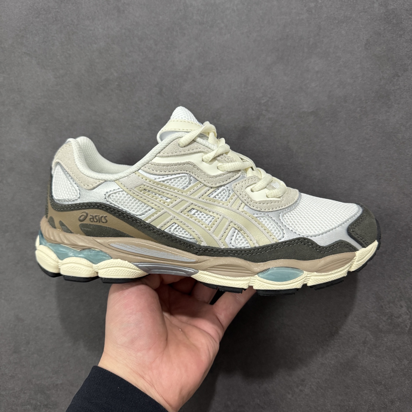 【公司级】亚瑟士 Asics GEL-NYC系列 舒适百搭 低帮 休闲跑步鞋 透气网 全新AHAR 橡胶材质 组合果冻底 款号：1203A383-103 尺码：36 37 38 39 40 41.5 42 43.5 44 45 46 编码：FSA210220-选品中心