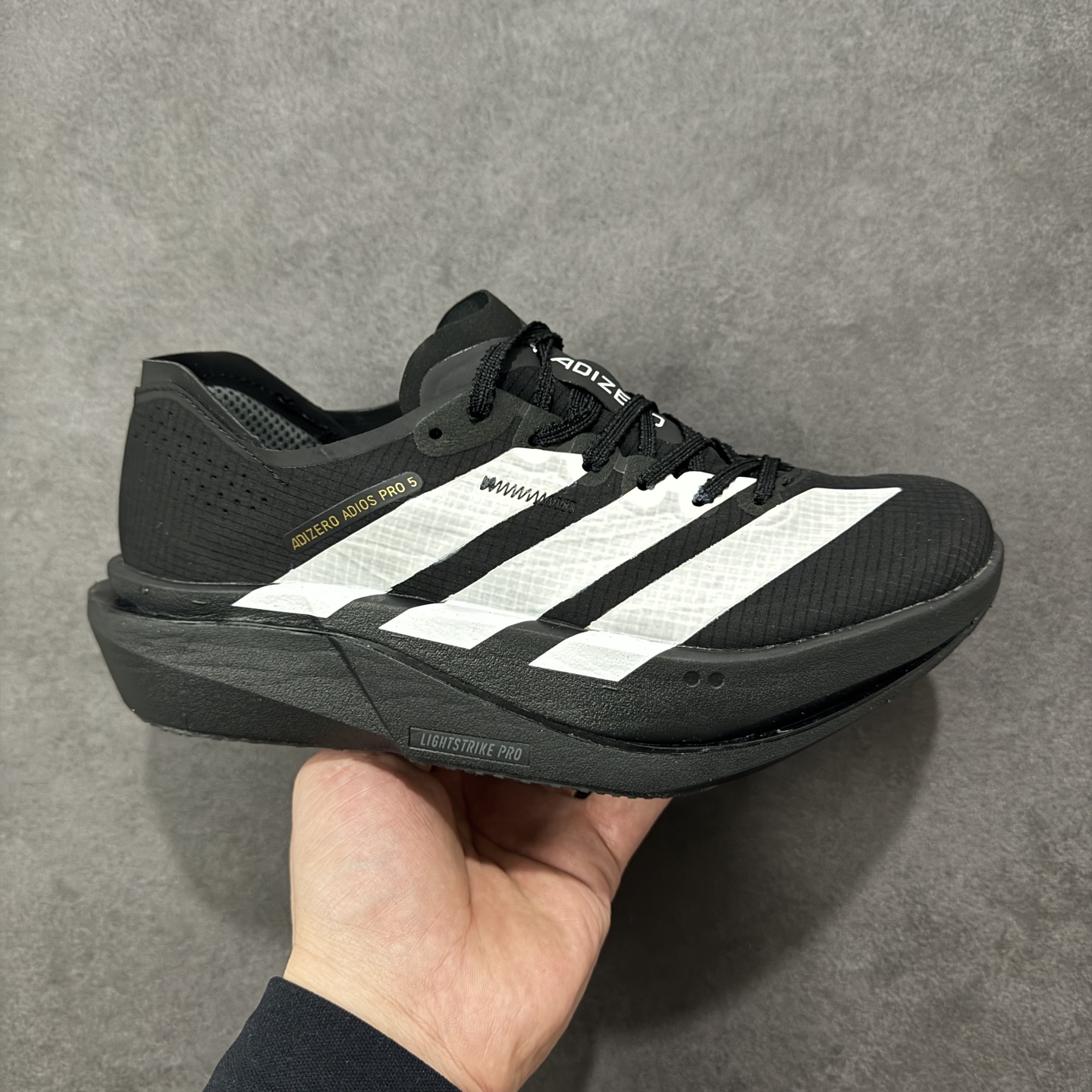 【HD版本】Adidas Adizero Adios 5 M 阿迪达斯 马拉松飞线贾卡轻质透气休闲运动跑步鞋 采用双层透气网纱 Flywire动态飞线绑缚鞋面材质 内置Zoom小气垫装置 货号：K18295 尺码：36 36.5 37 38 38.5 39 40 40.5 41 42 42.5 43 44 45 46 编码：FSB250260-选品中心