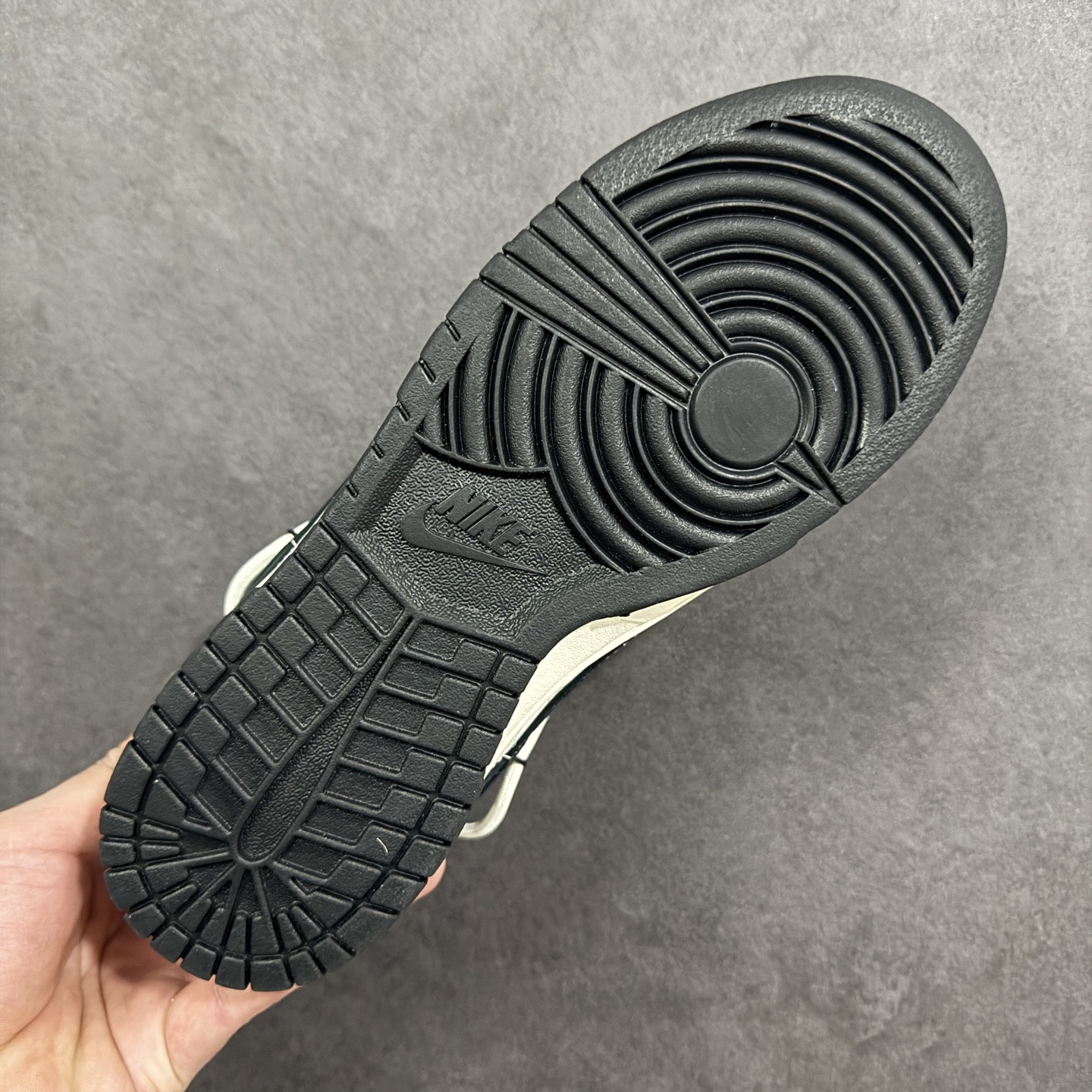 图片[9]-【定制版】Nike SB Dunk Low LV联名绑绳 周年高端定制 低帮休闲板鞋 #定制鞋盒 大厂纯原品质出货 超高清洁度 皮料切割干净无任何毛边 细节完美 货号：CX5050-Y55 尺码：36 36.5 37.5 38 38.5 39 40 40.5 41 42 42.5 43 44 44.5 45-选品中心