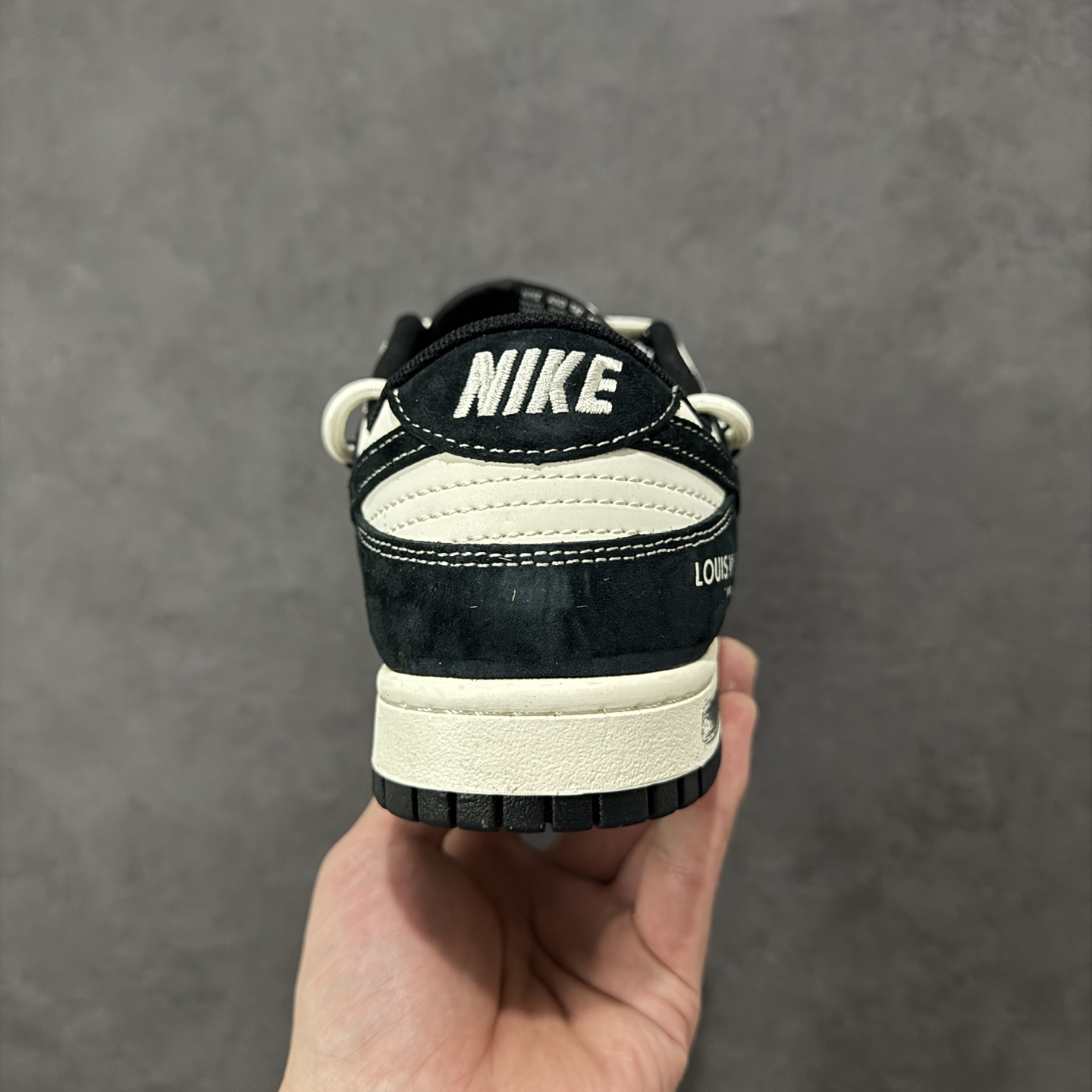 图片[4]-【定制版】Nike SB Dunk Low LV联名绑绳 周年高端定制 低帮休闲板鞋 #定制鞋盒 大厂纯原品质出货 超高清洁度 皮料切割干净无任何毛边 细节完美 货号：CX5050-Y55 尺码：36 36.5 37.5 38 38.5 39 40 40.5 41 42 42.5 43 44 44.5 45-选品中心