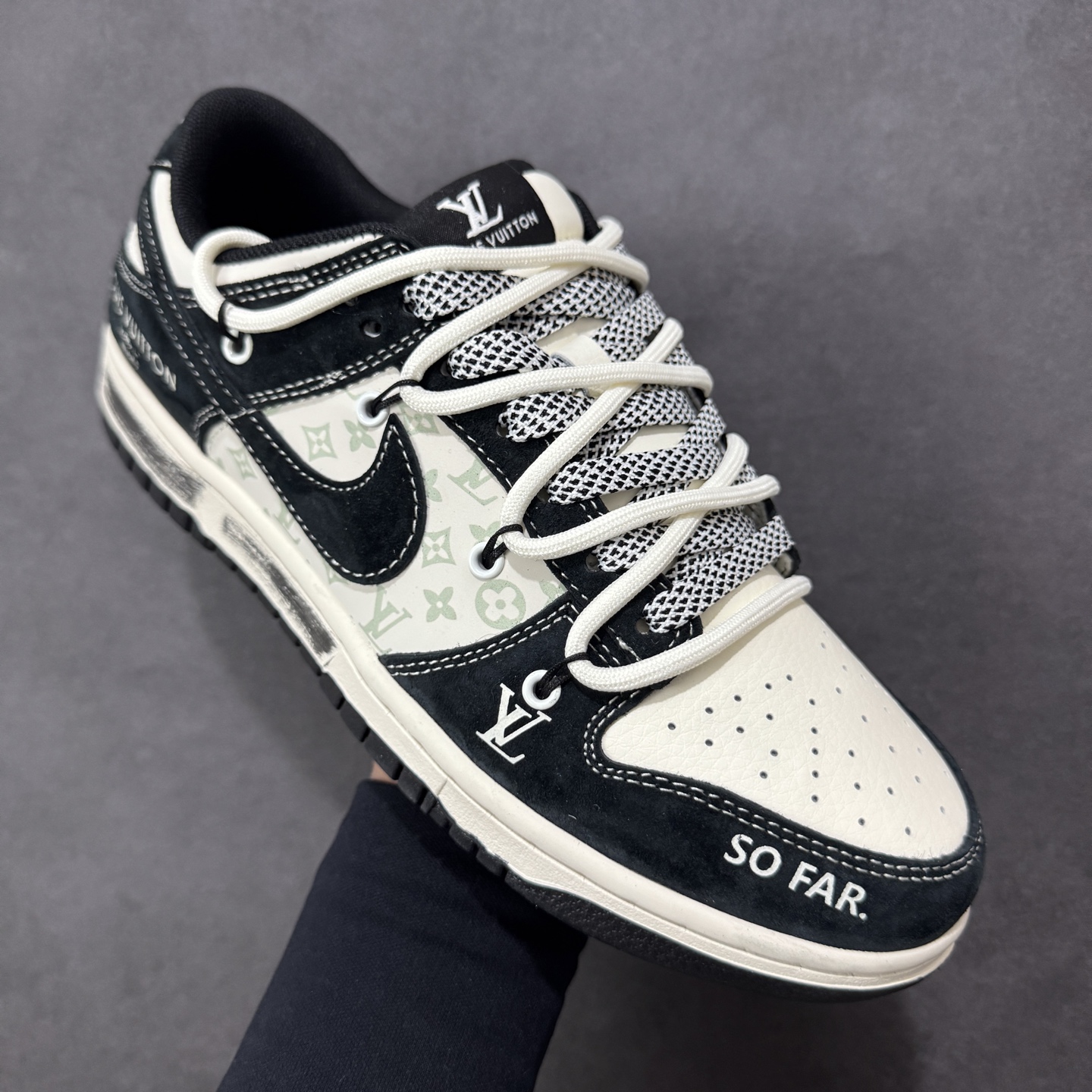 图片[3]-【定制版】Nike SB Dunk Low LV联名绑绳 周年高端定制 低帮休闲板鞋 #定制鞋盒 大厂纯原品质出货 超高清洁度 皮料切割干净无任何毛边 细节完美 货号：CX5050-Y55 尺码：36 36.5 37.5 38 38.5 39 40 40.5 41 42 42.5 43 44 44.5 45-选品中心